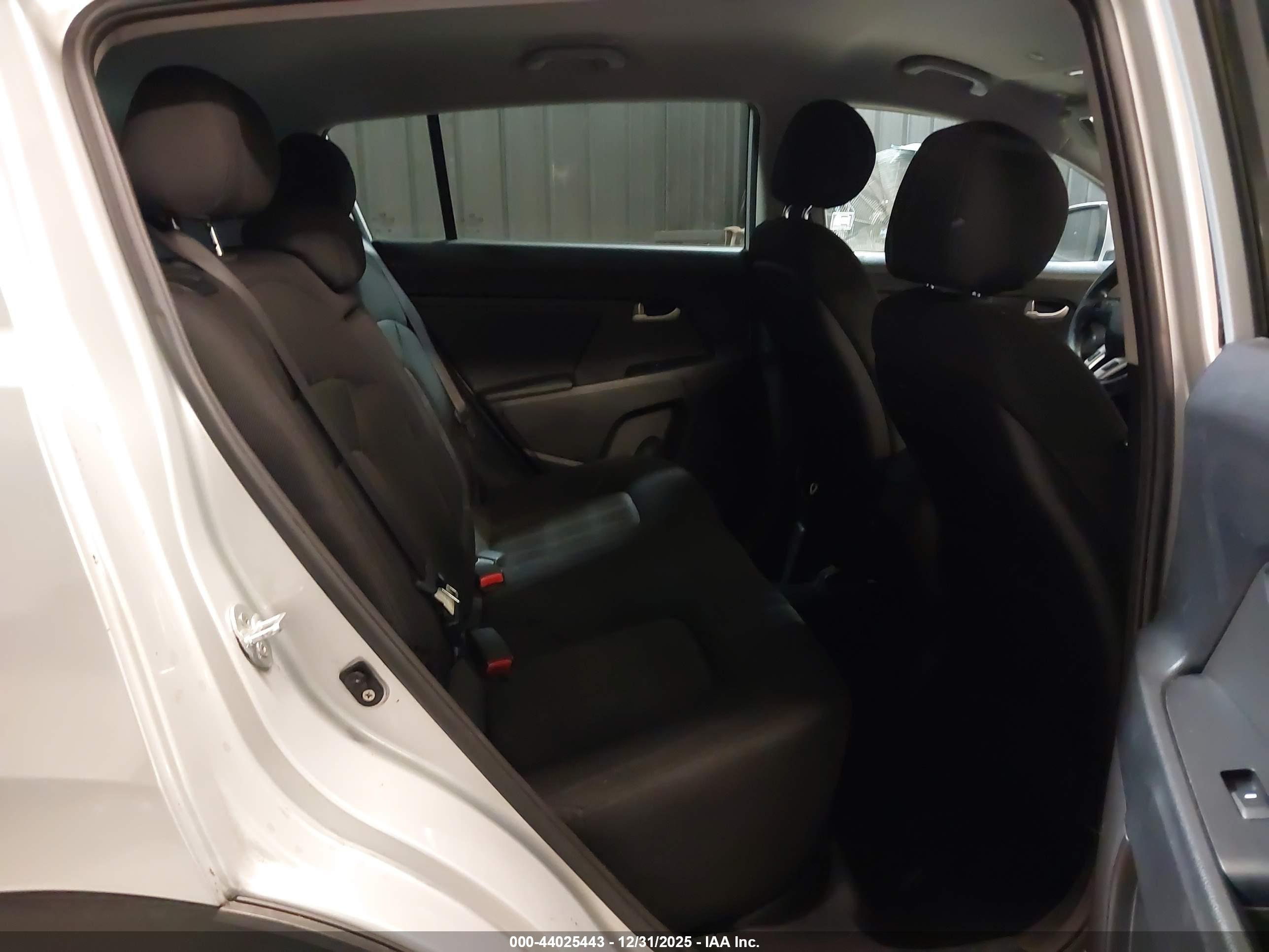 KIA SPORTAGE image 8