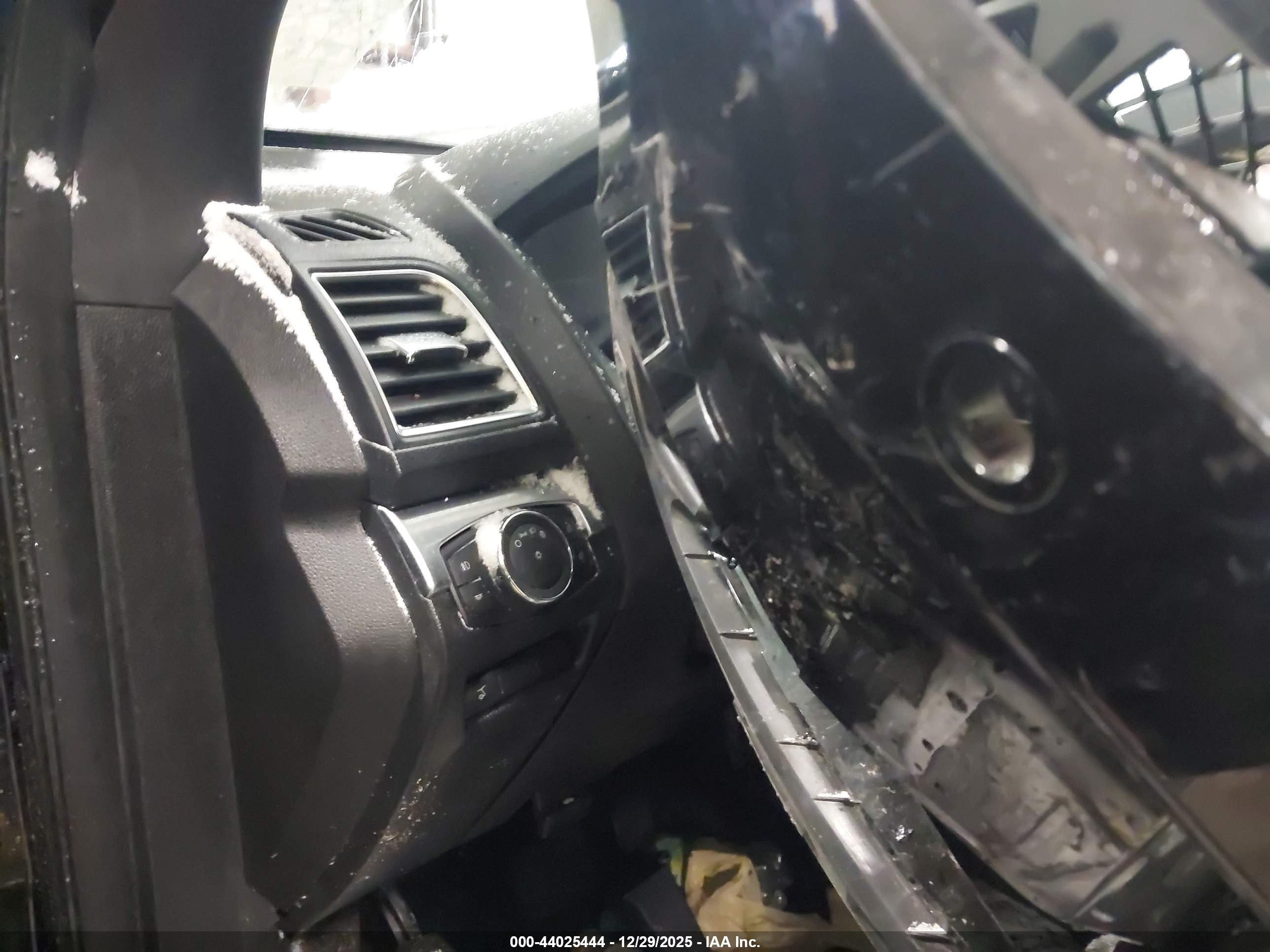 FORD EXPLORER image 7