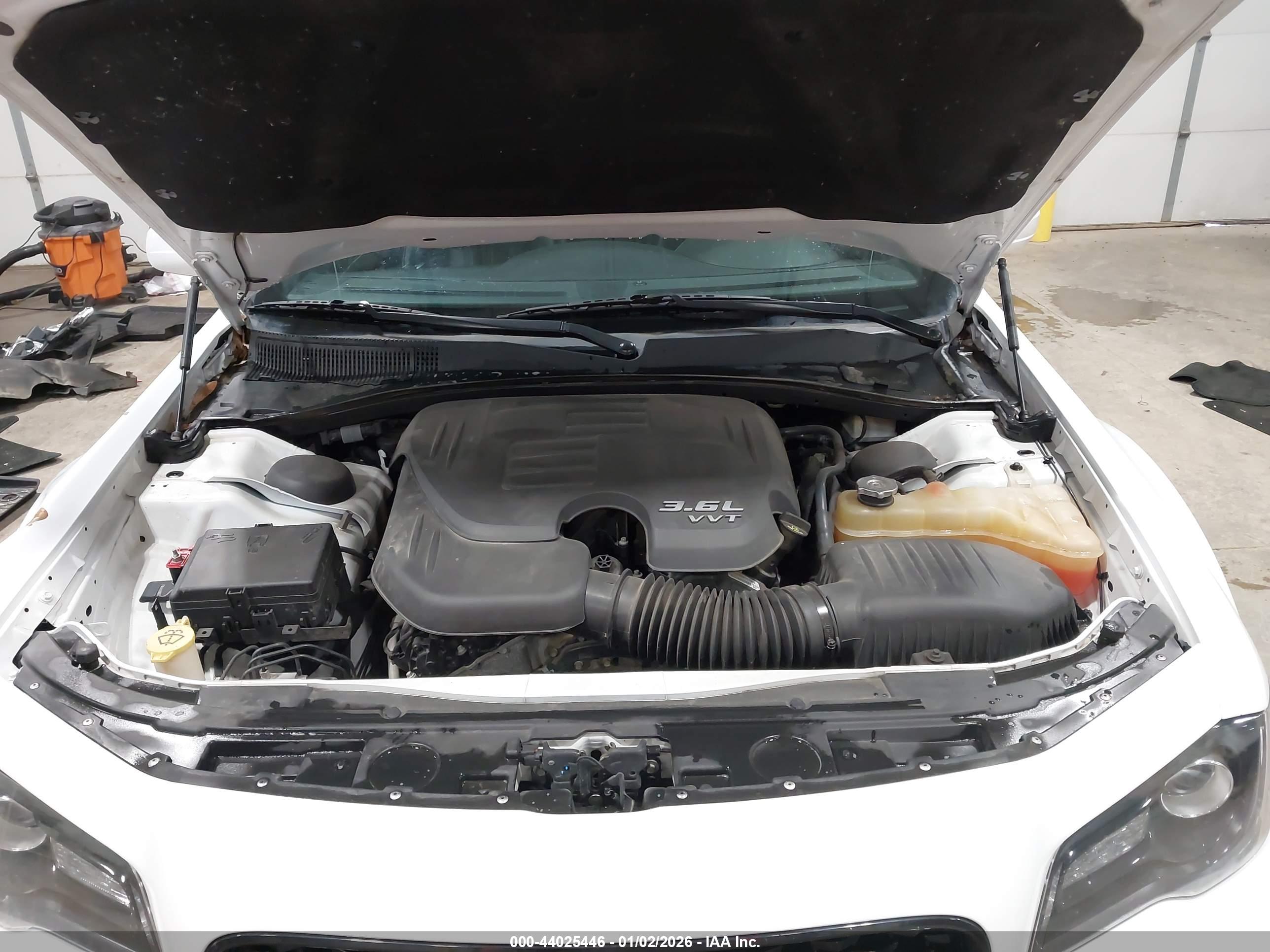 CHRYSLER 300 image 10