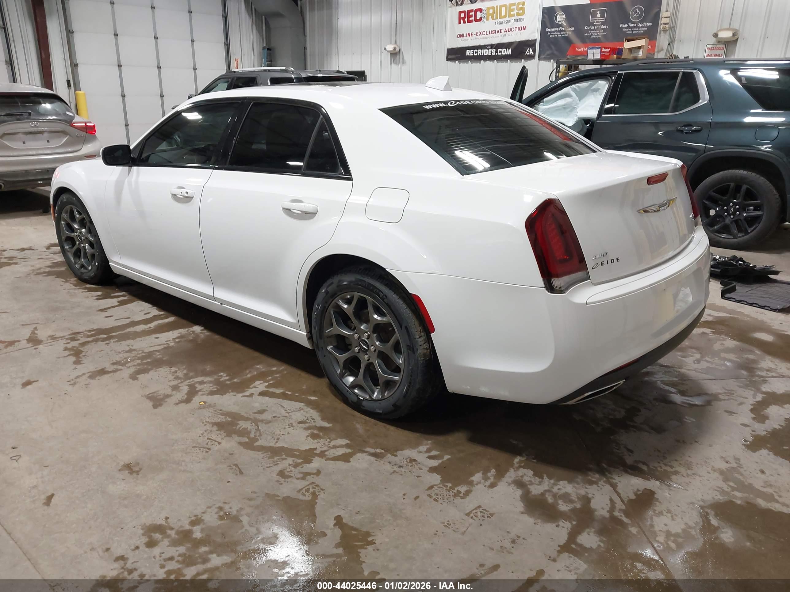 CHRYSLER 300 image 3