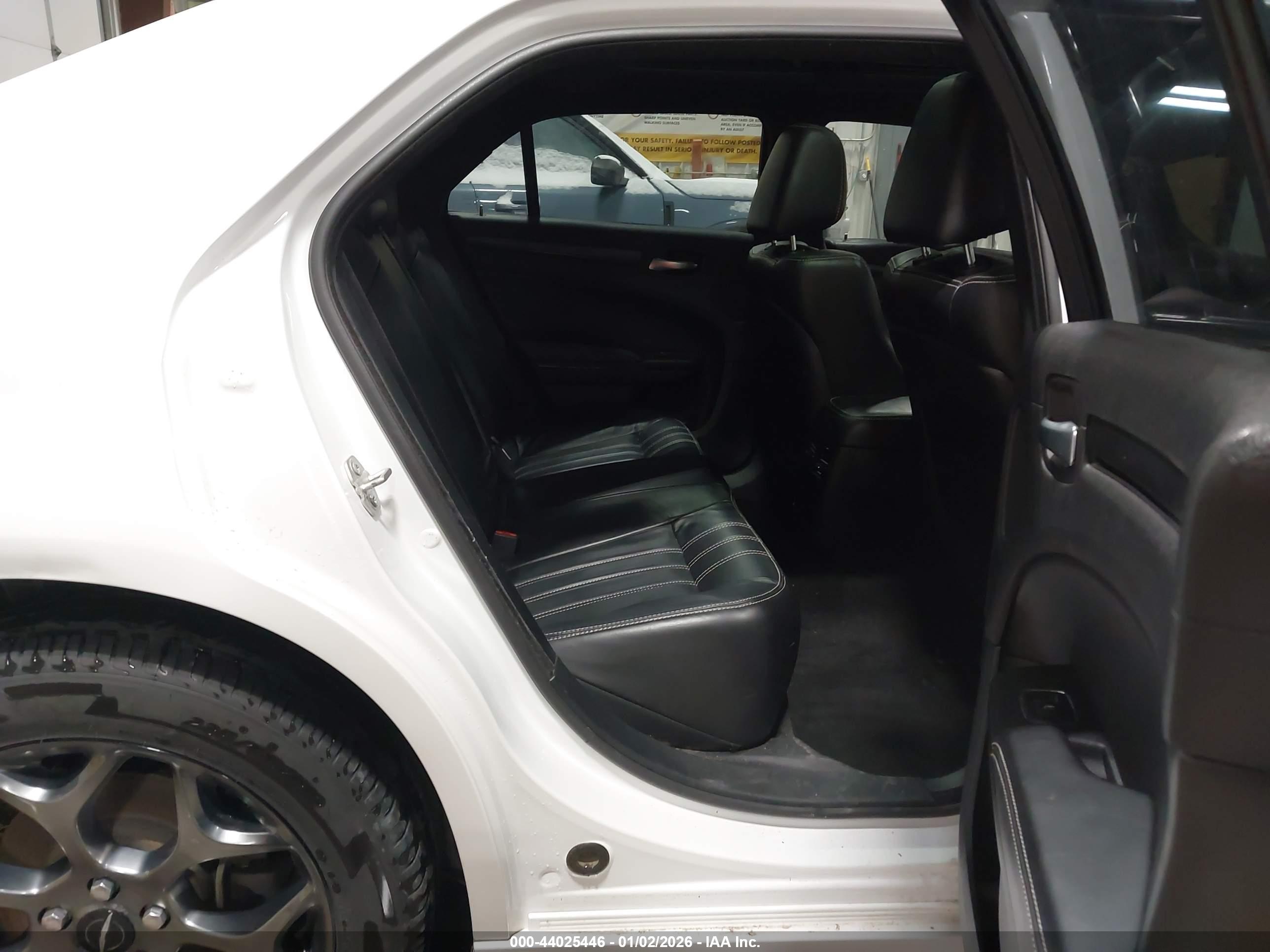CHRYSLER 300 image 8