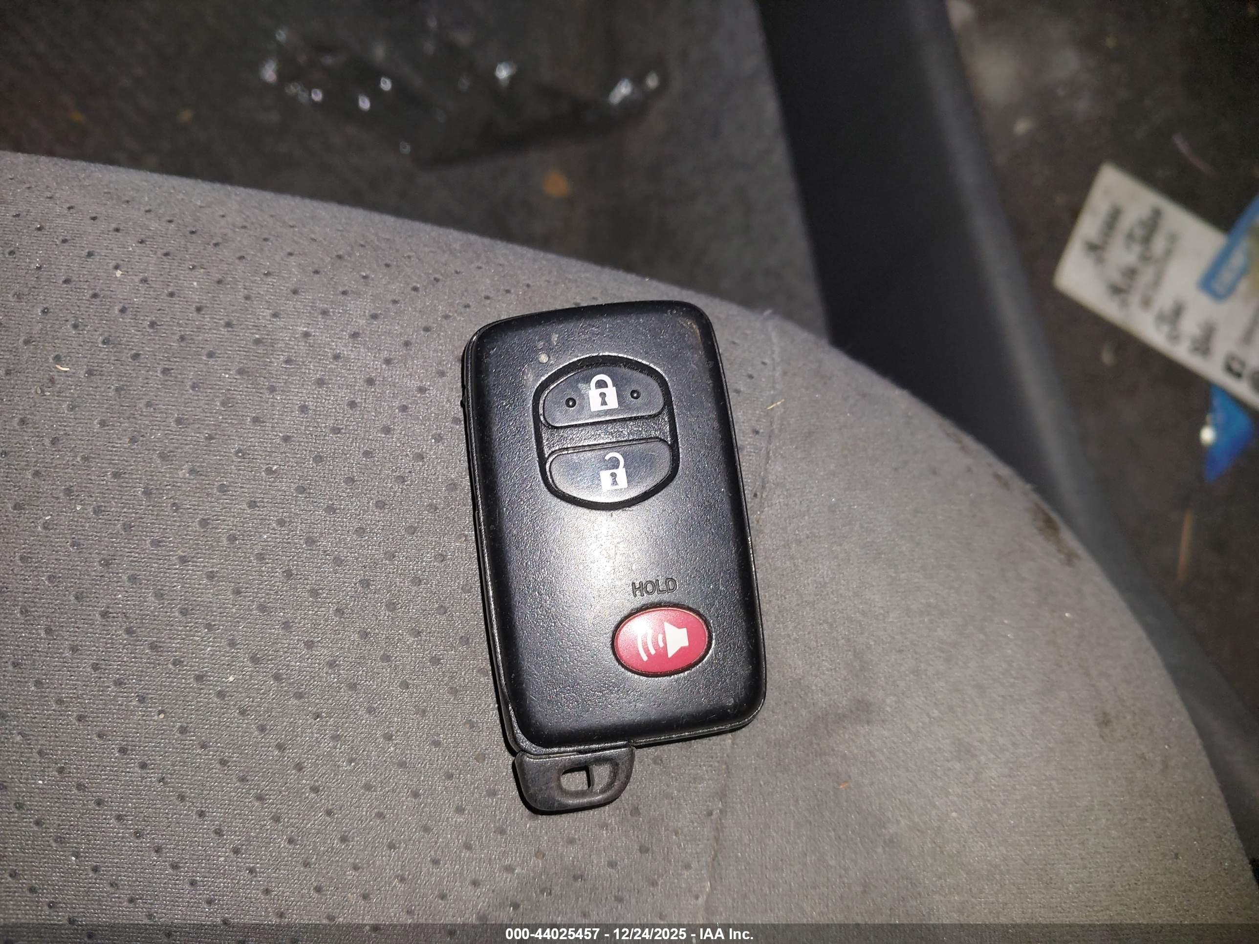 TOYOTA PRIUS image 11