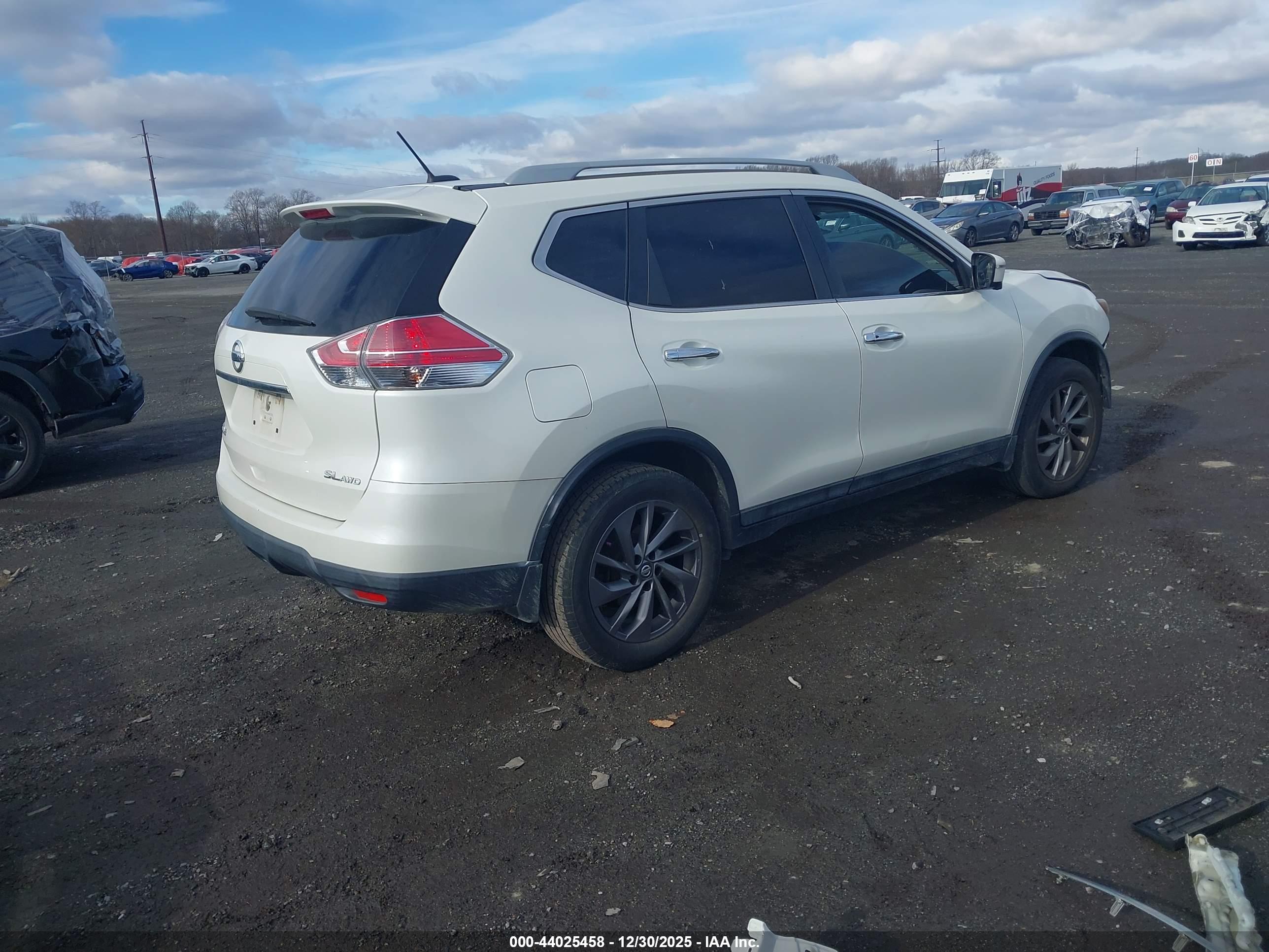 NISSAN ROGUE image 4