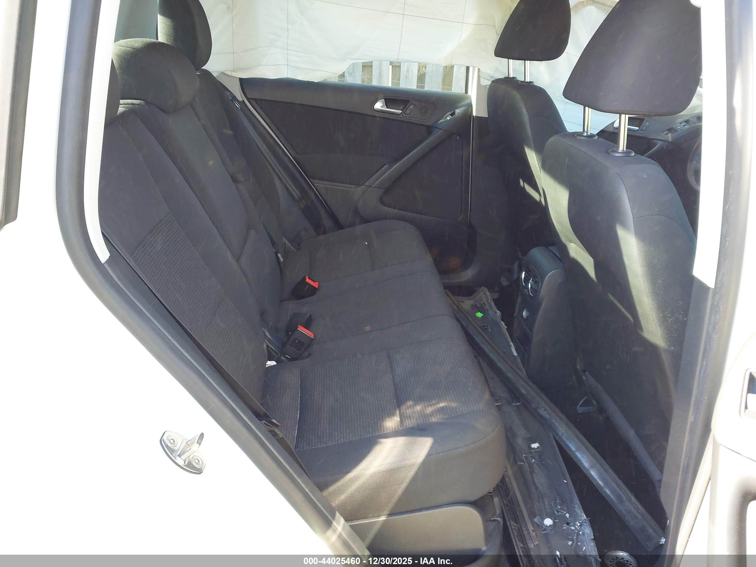 VOLKSWAGEN TIGUAN image 8