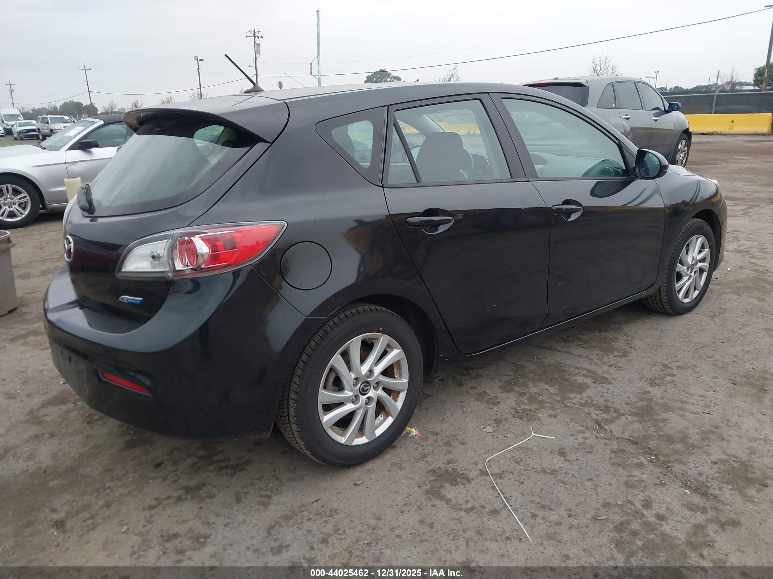 MAZDA MAZDA3 image 4