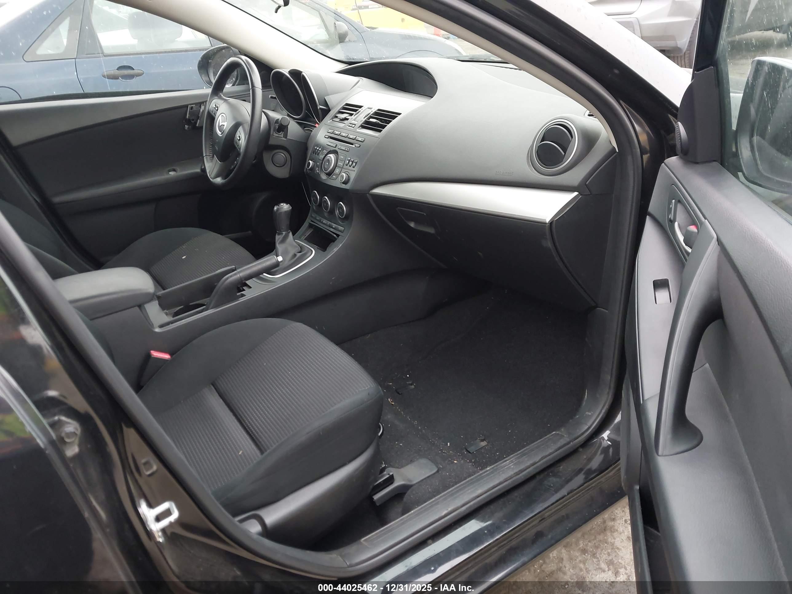 MAZDA MAZDA3 image 5