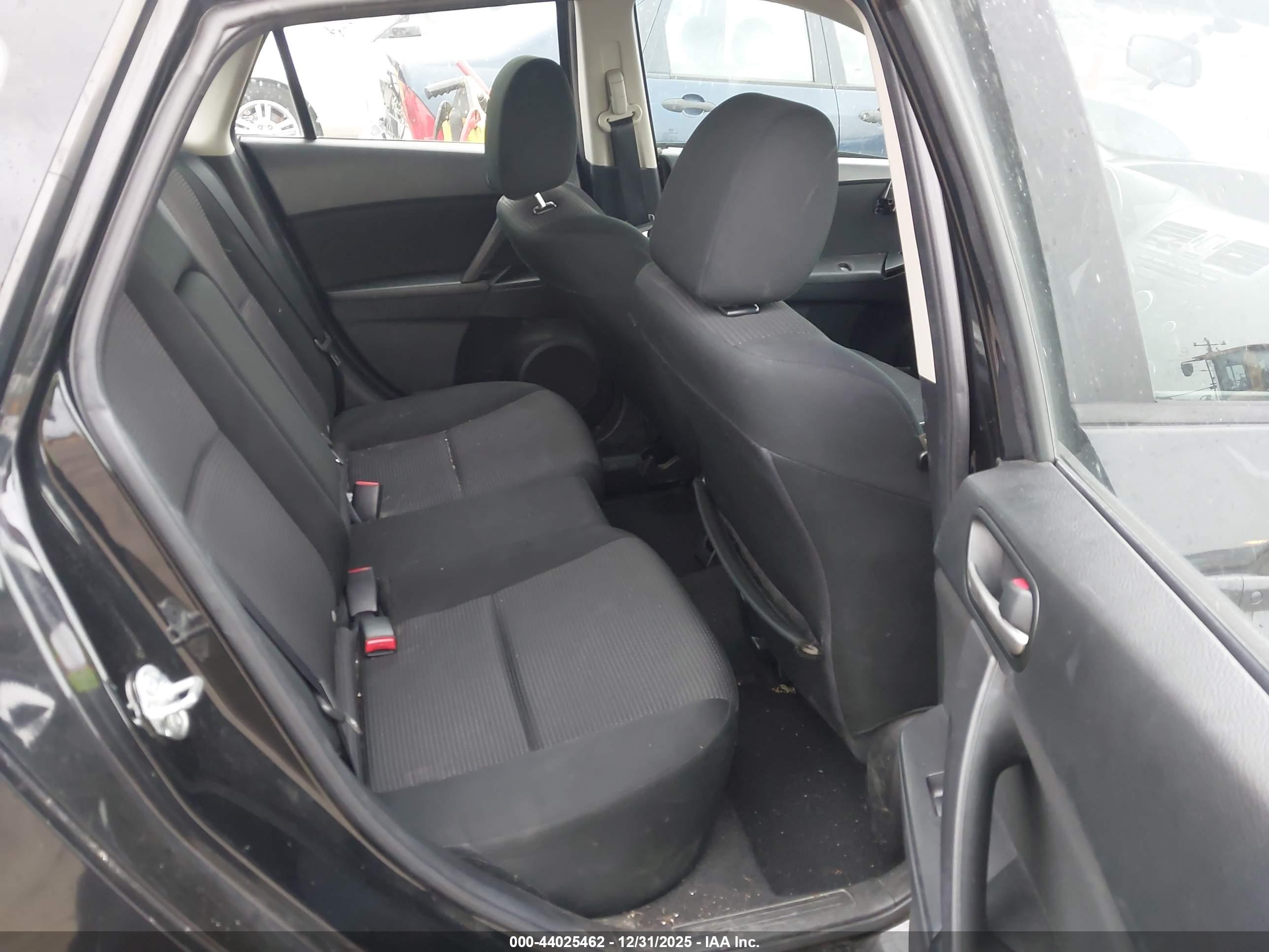 MAZDA MAZDA3 image 8