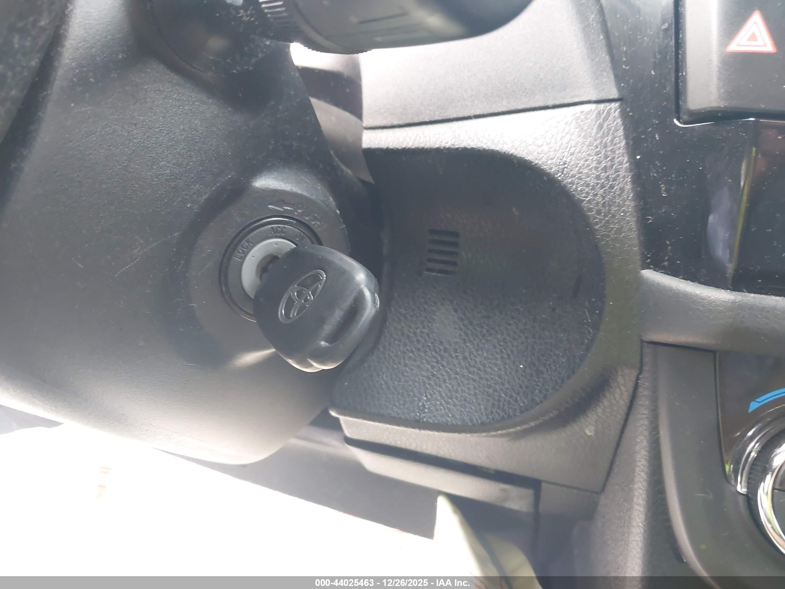 TOYOTA COROLLA image 11