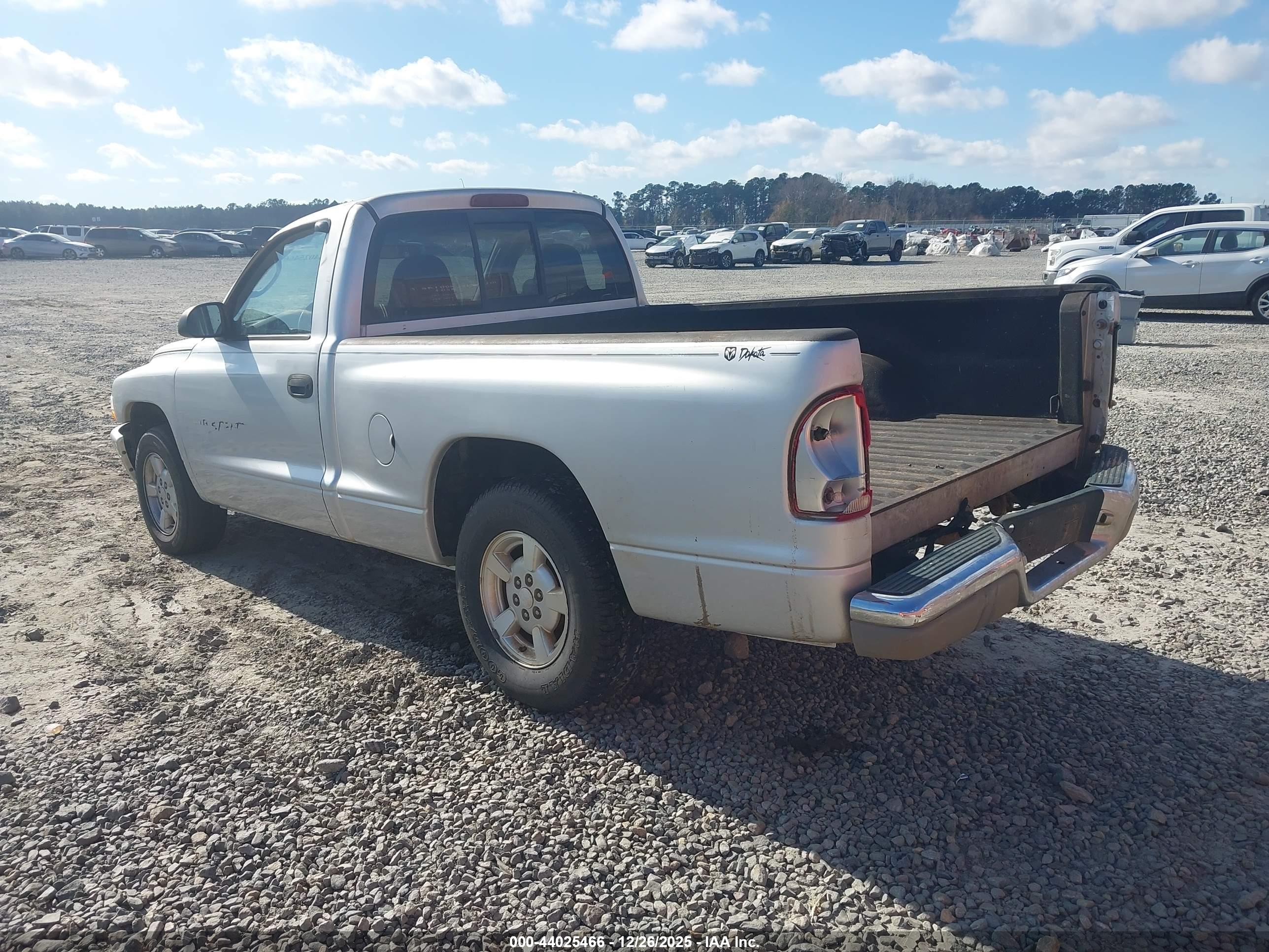 DODGE DAKOTA image 3