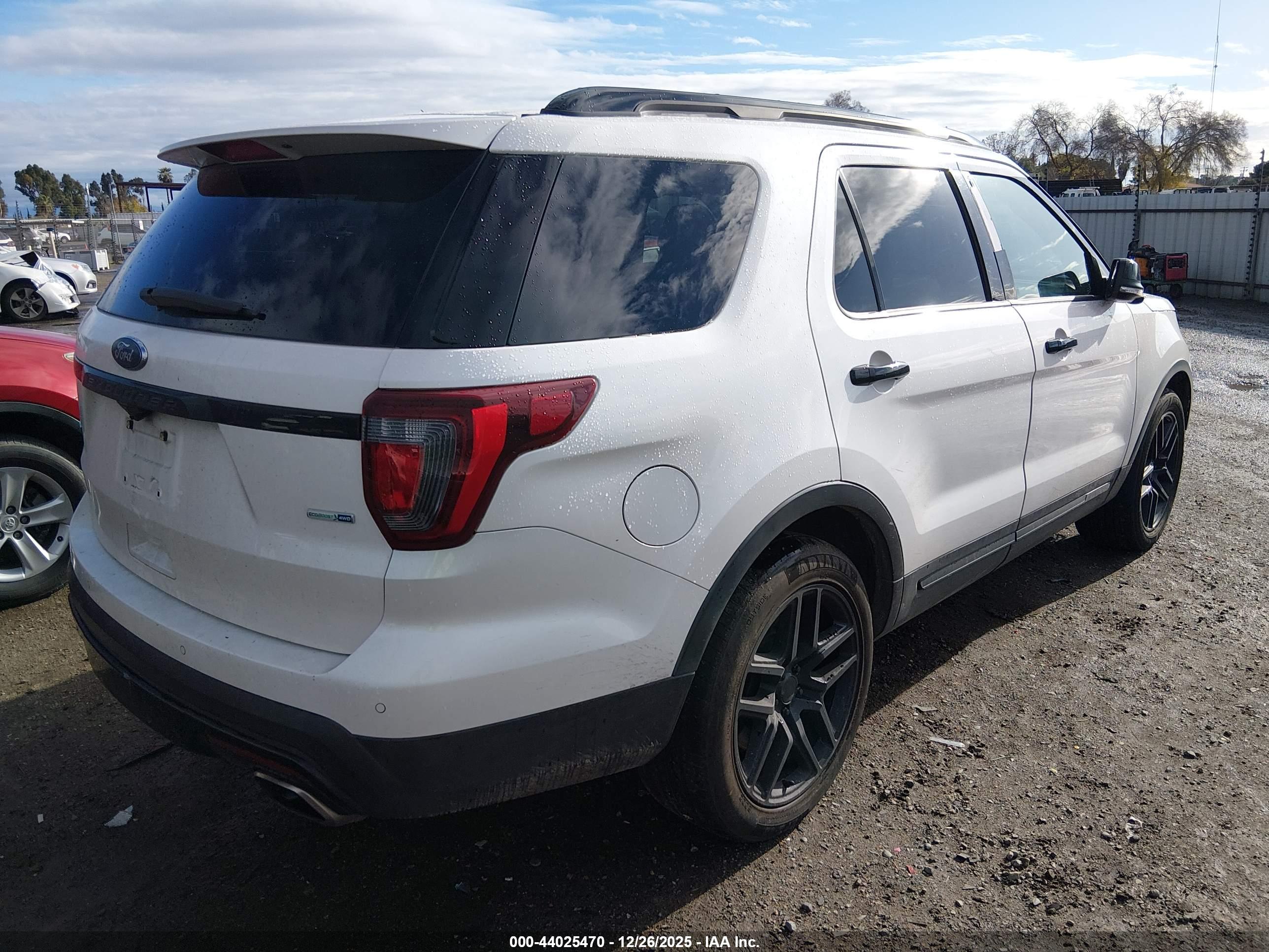 FORD EXPLORER image 4