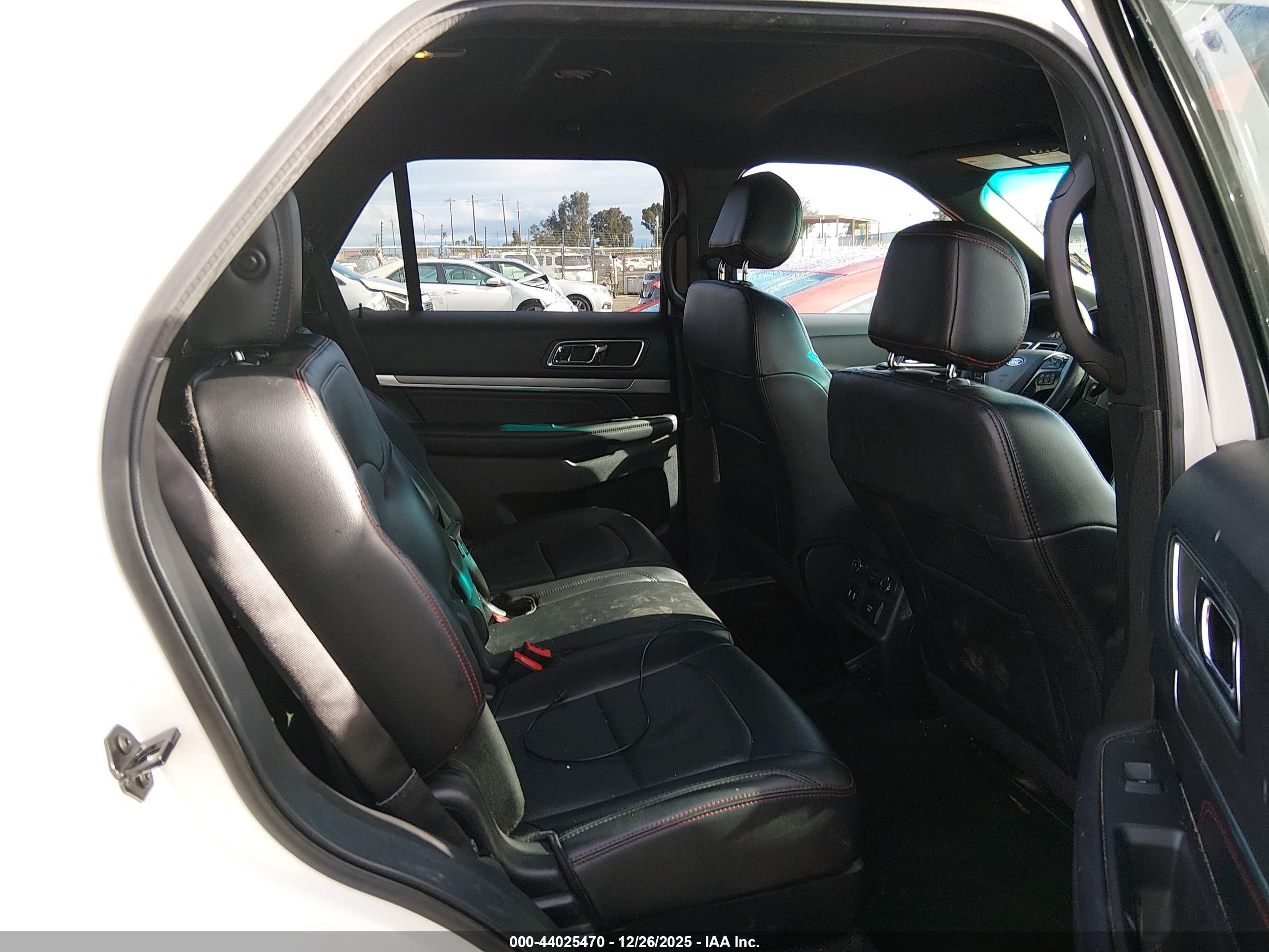 FORD EXPLORER image 8
