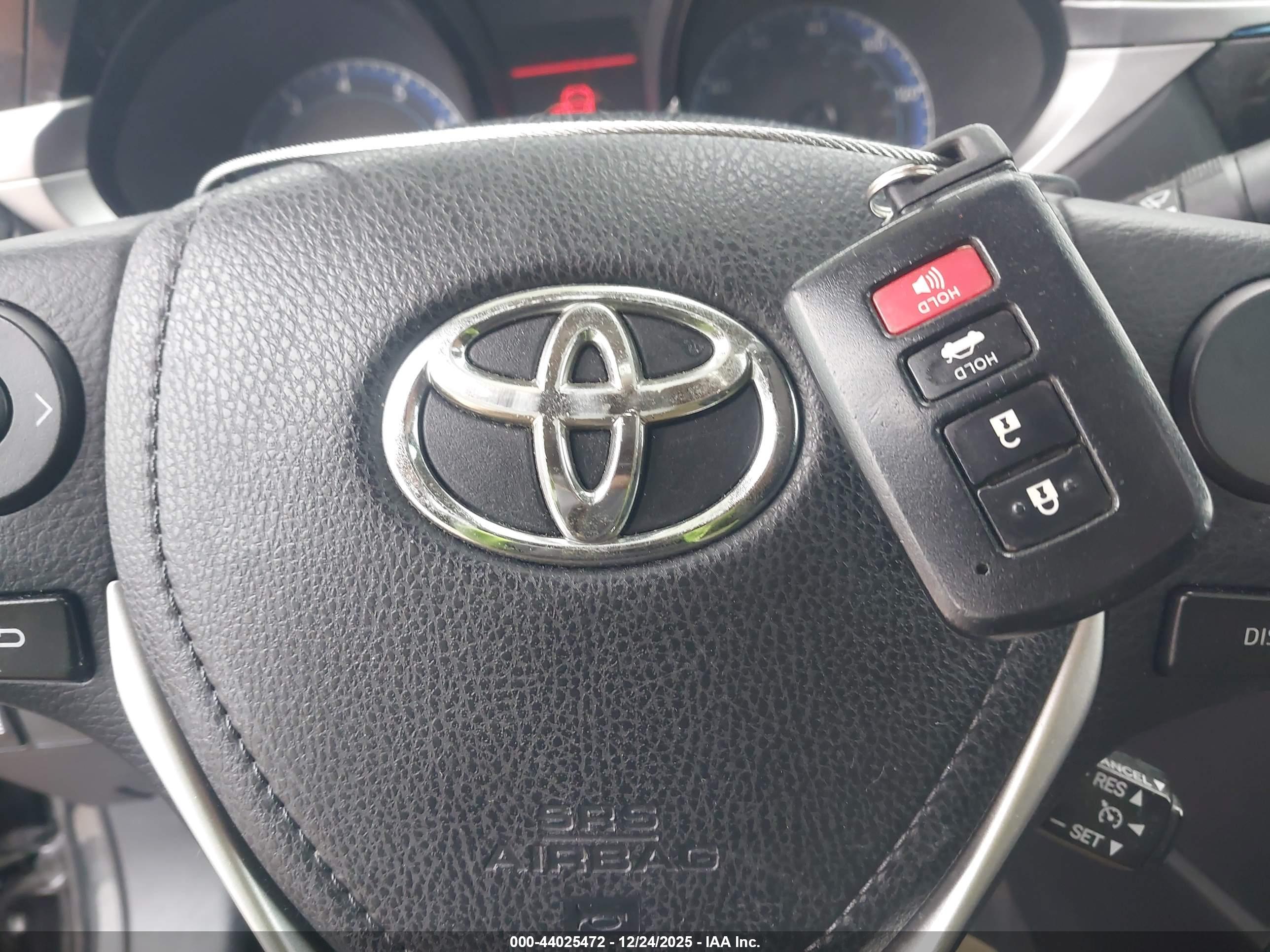 TOYOTA COROLLA image 11