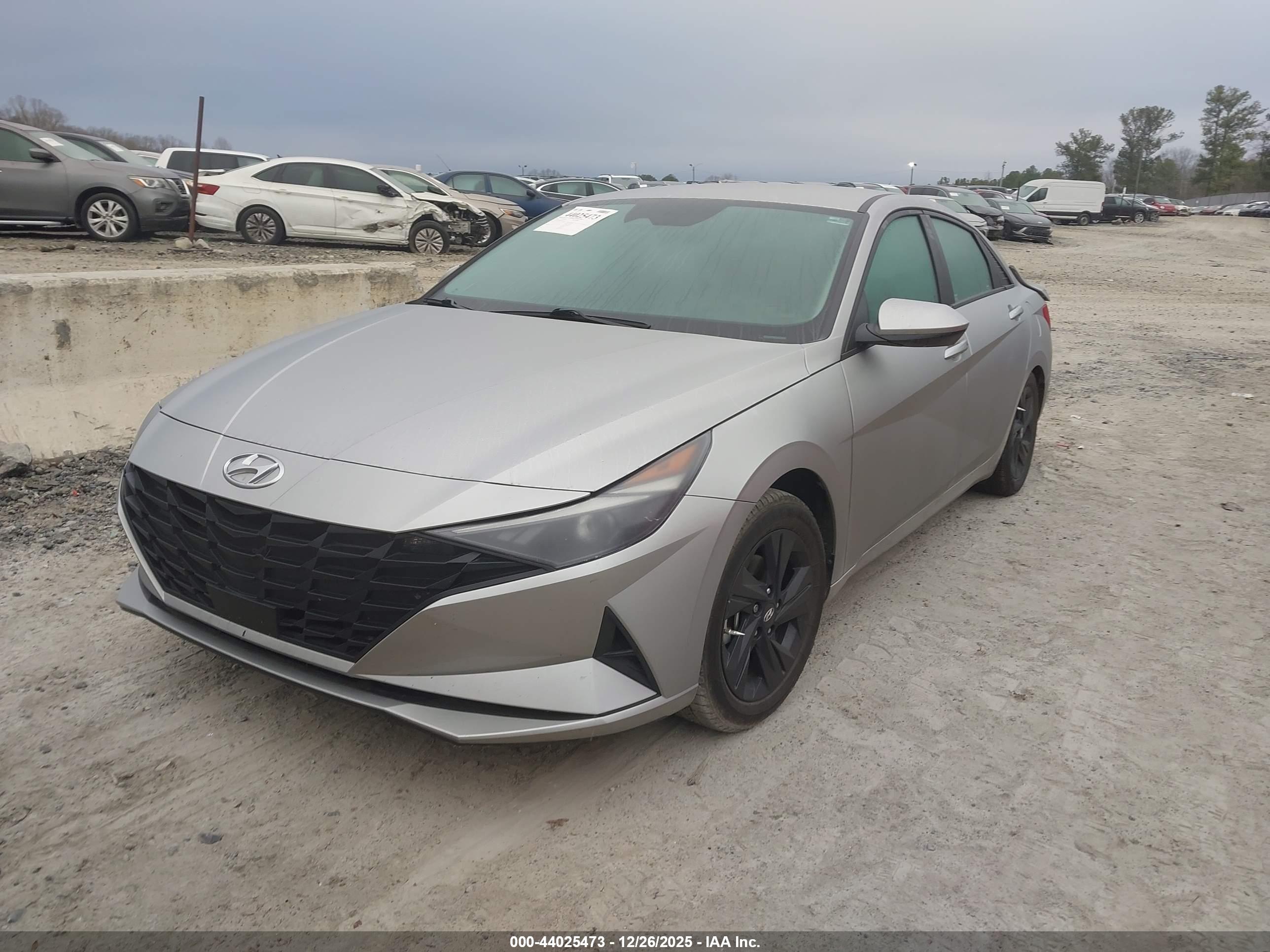 HYUNDAI ELANTRA image 2