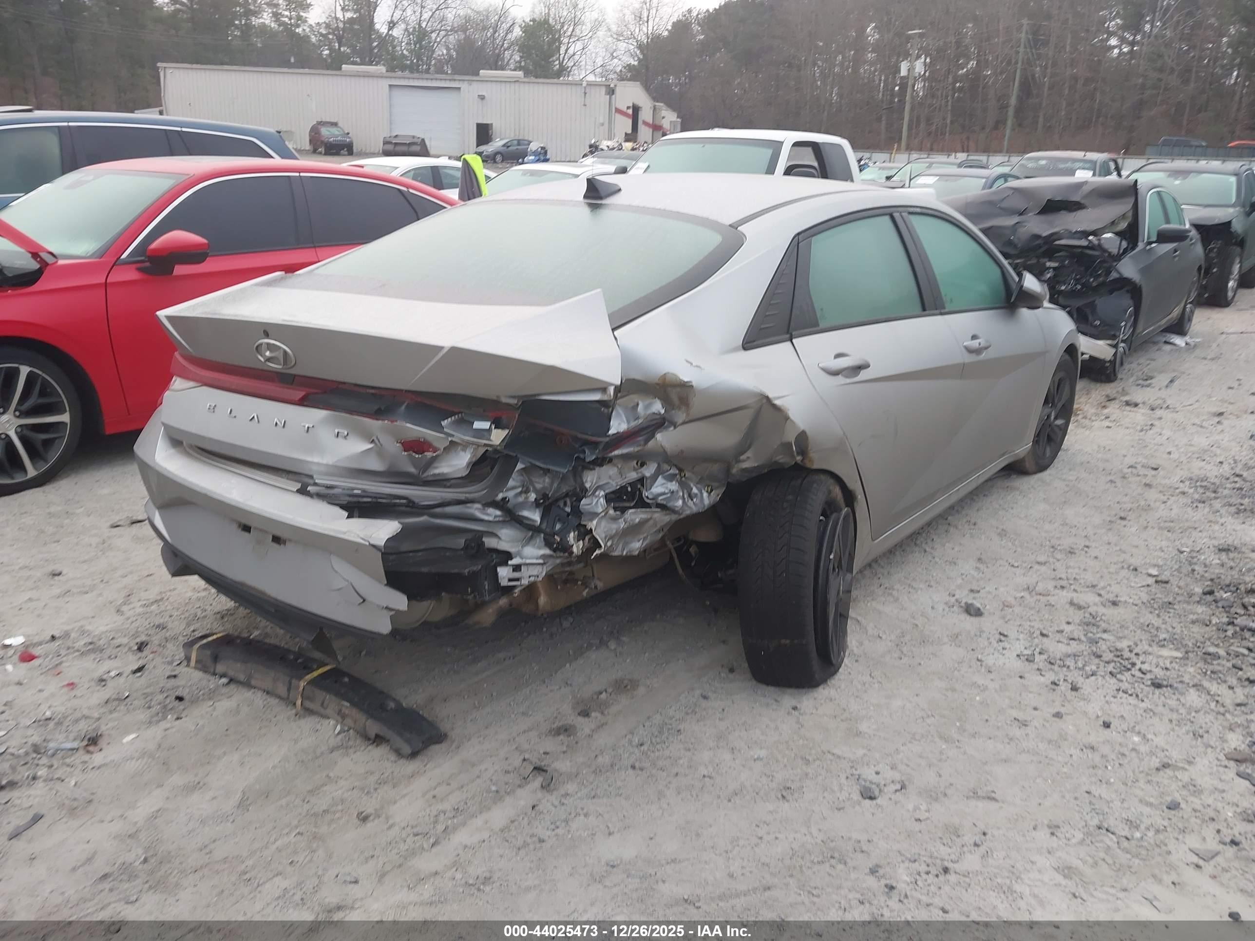 HYUNDAI ELANTRA image 4