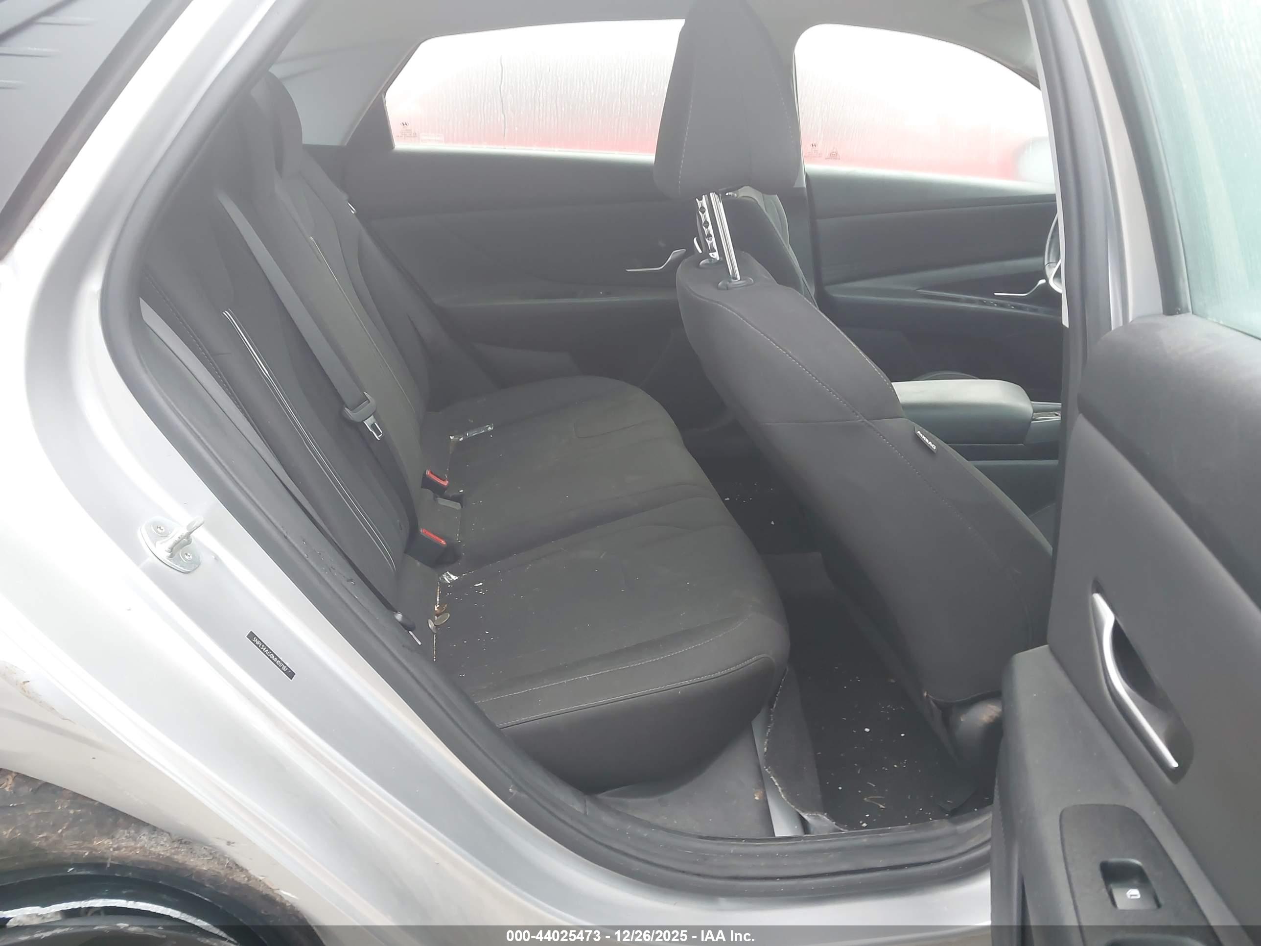 HYUNDAI ELANTRA image 8