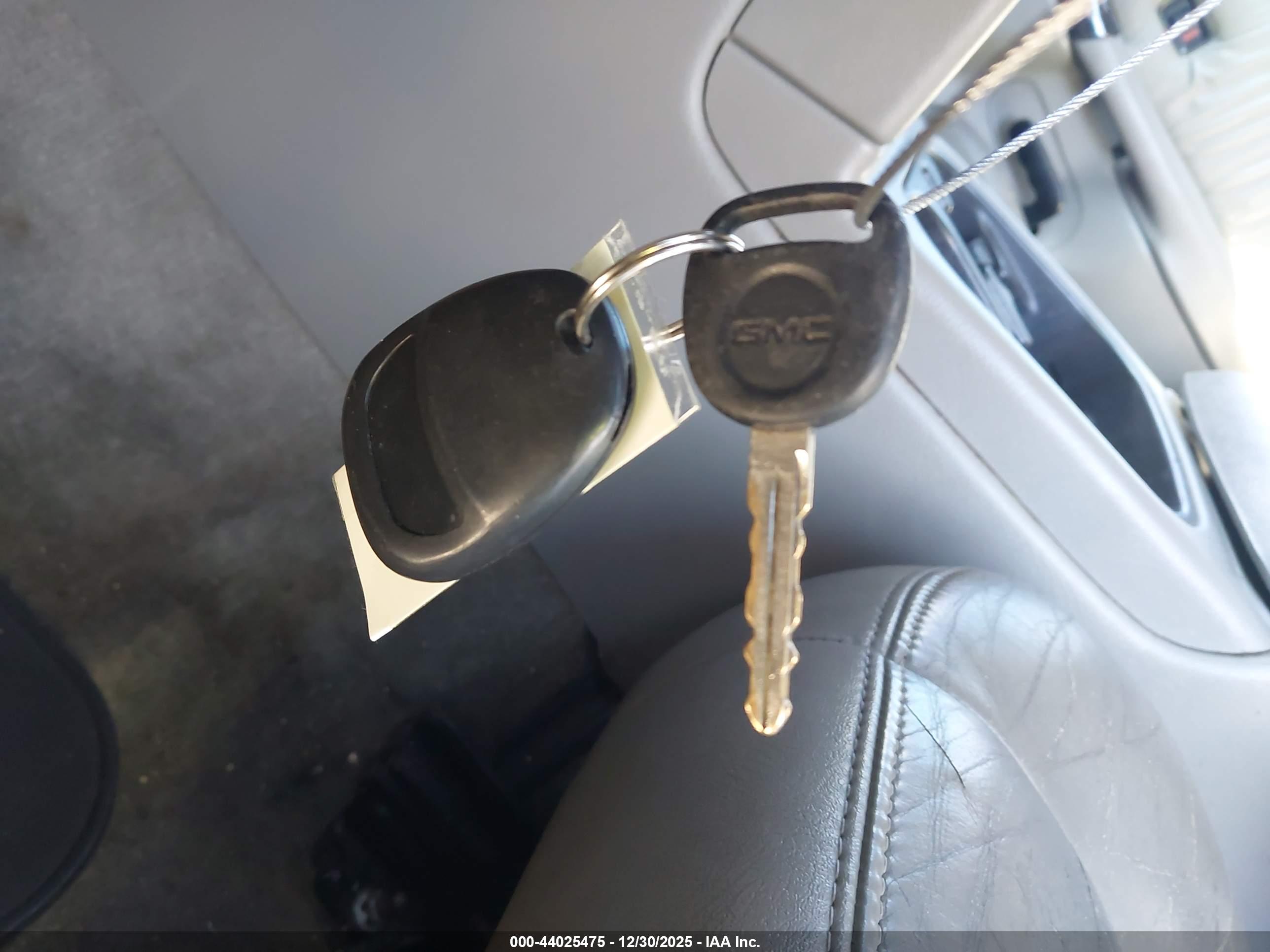 GMC YUKON image 11