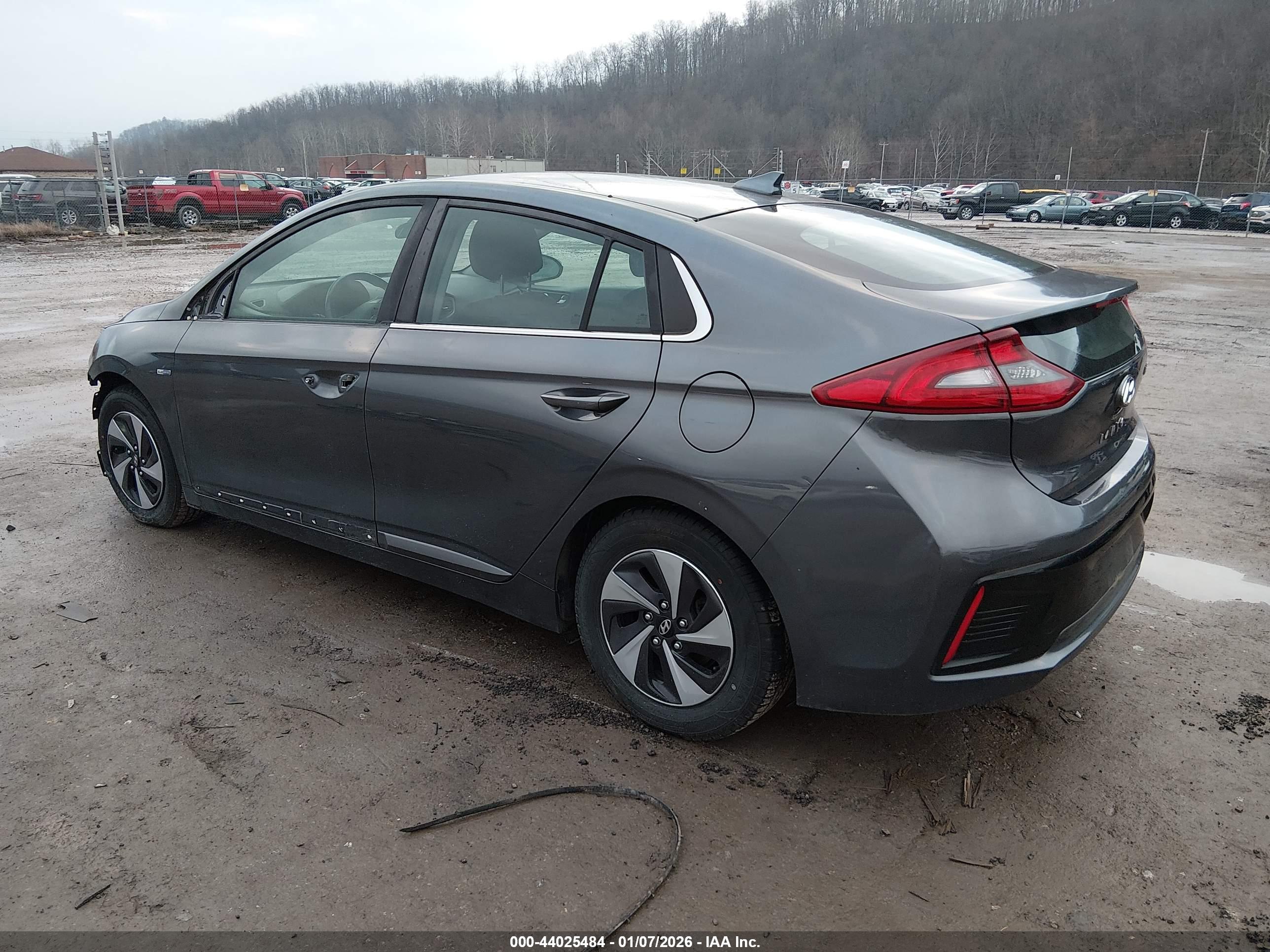 HYUNDAI IONIQ image 3