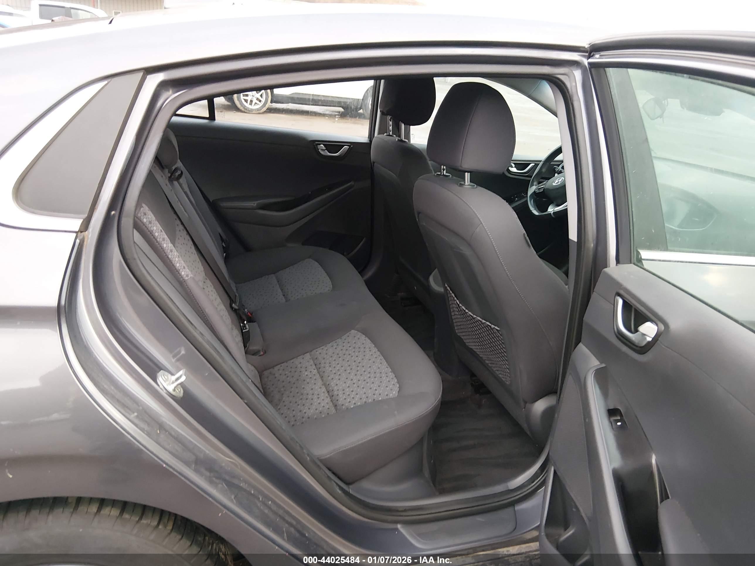 HYUNDAI IONIQ image 8