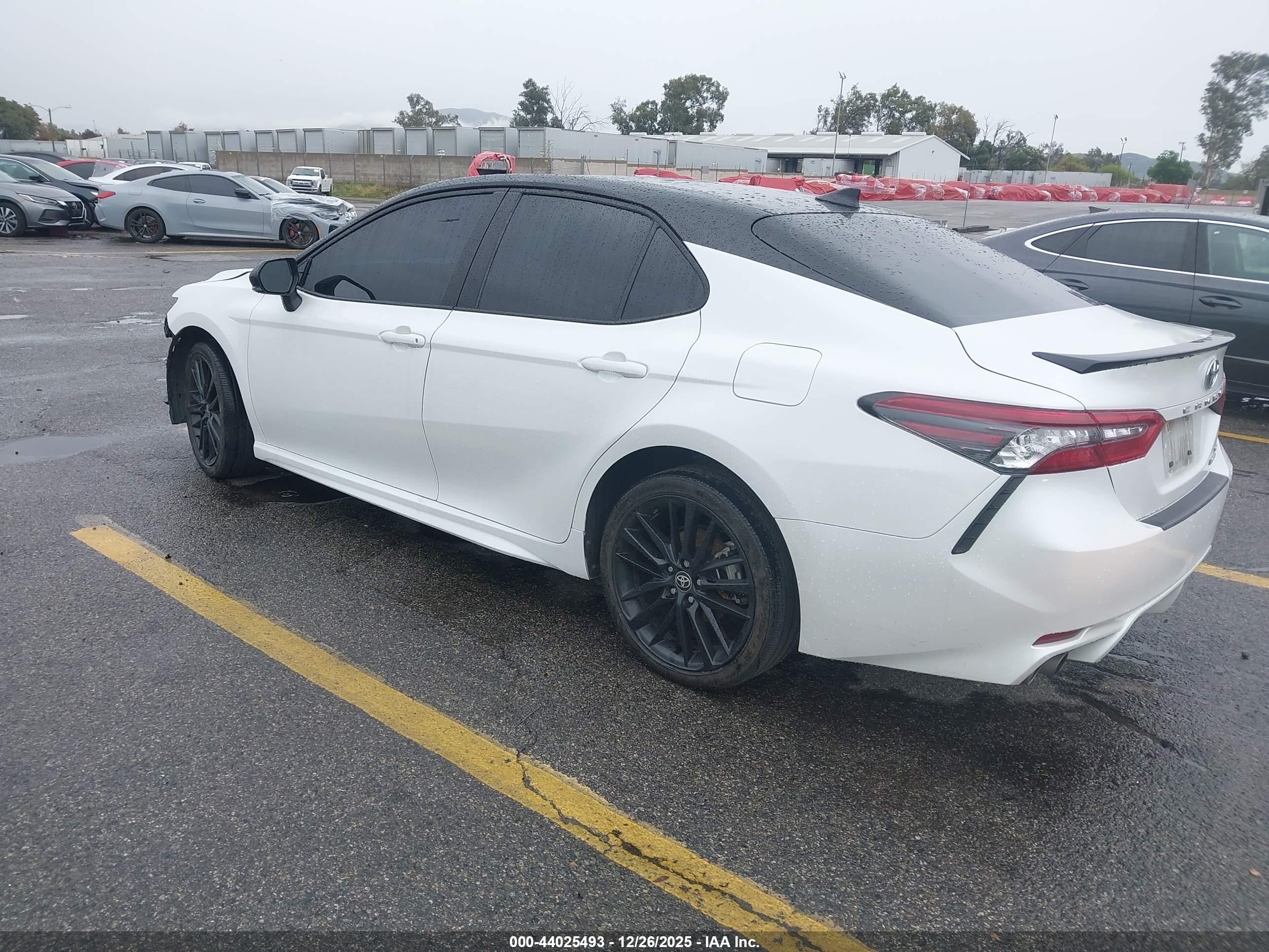 TOYOTA CAMRY image 3
