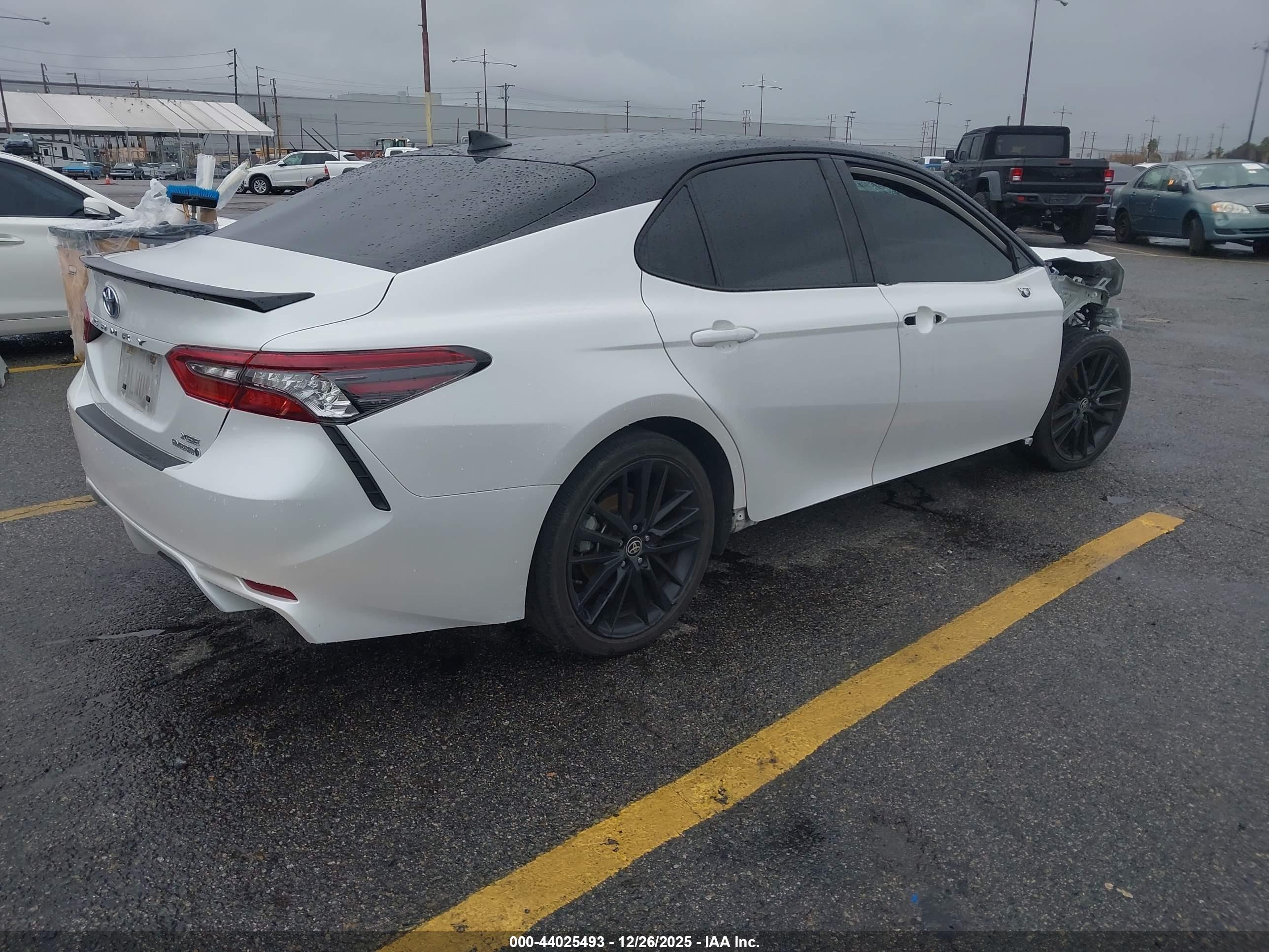 TOYOTA CAMRY image 4