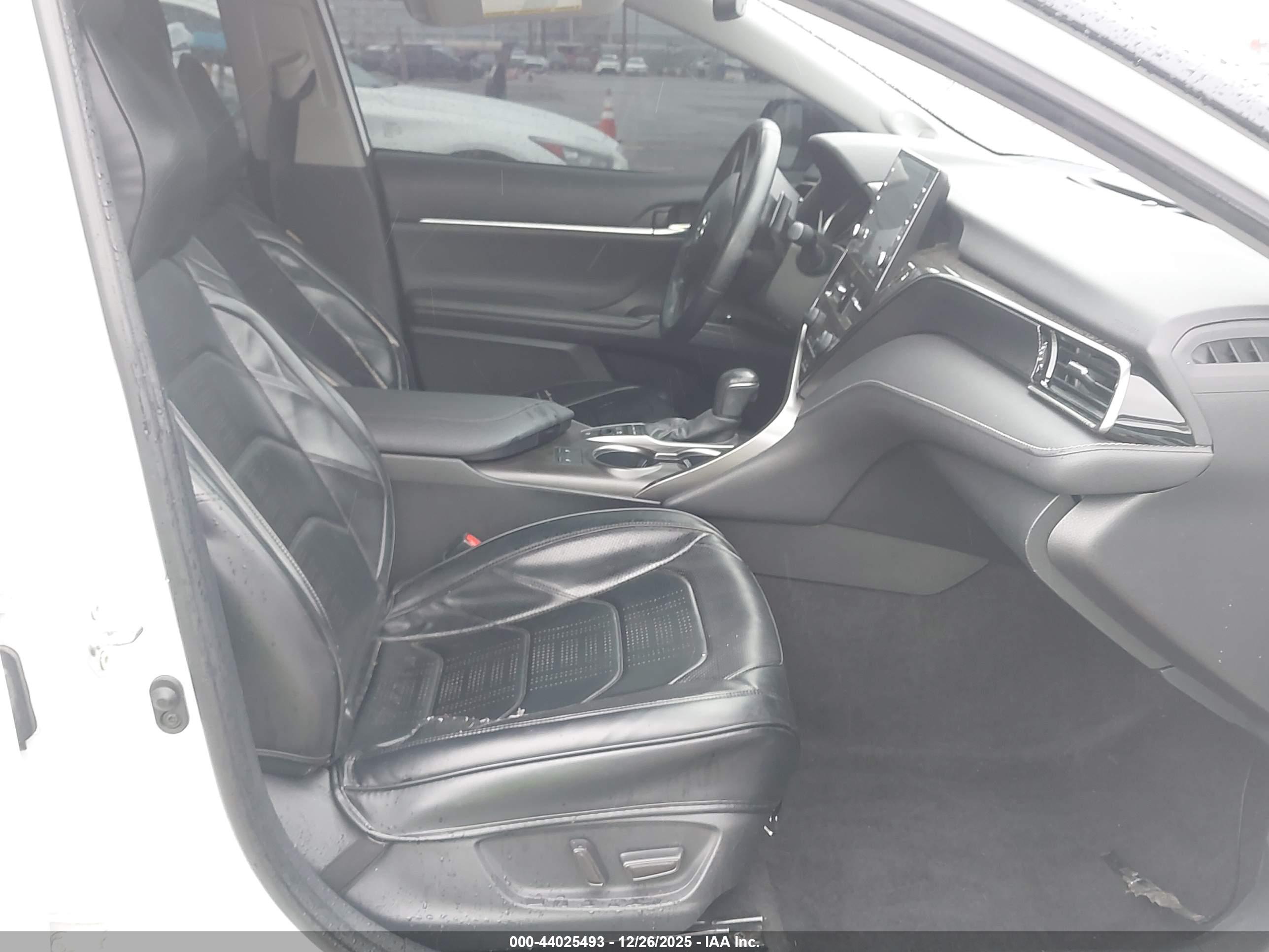 TOYOTA CAMRY image 5