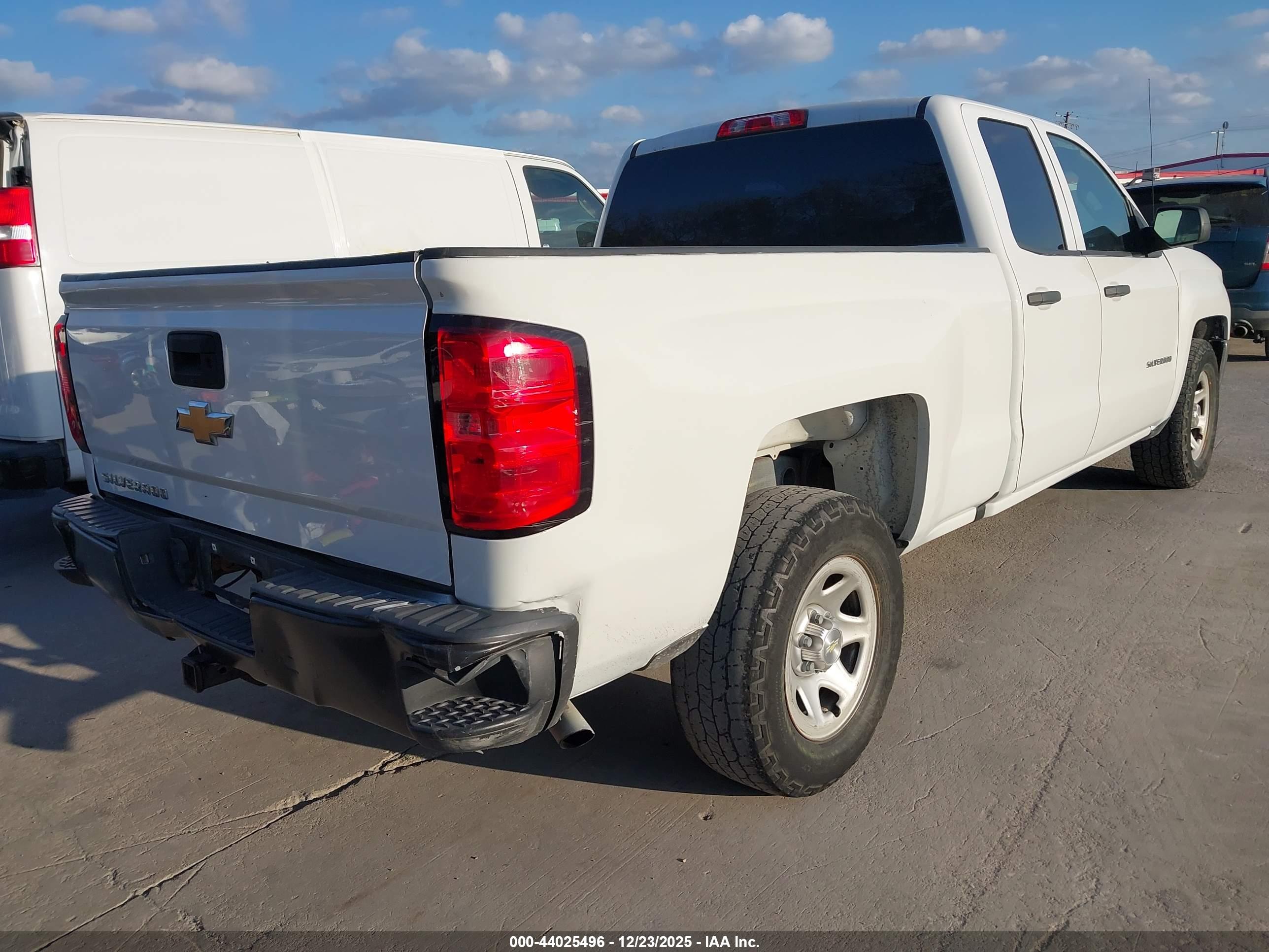CHEVROLET SILVERADO image 4