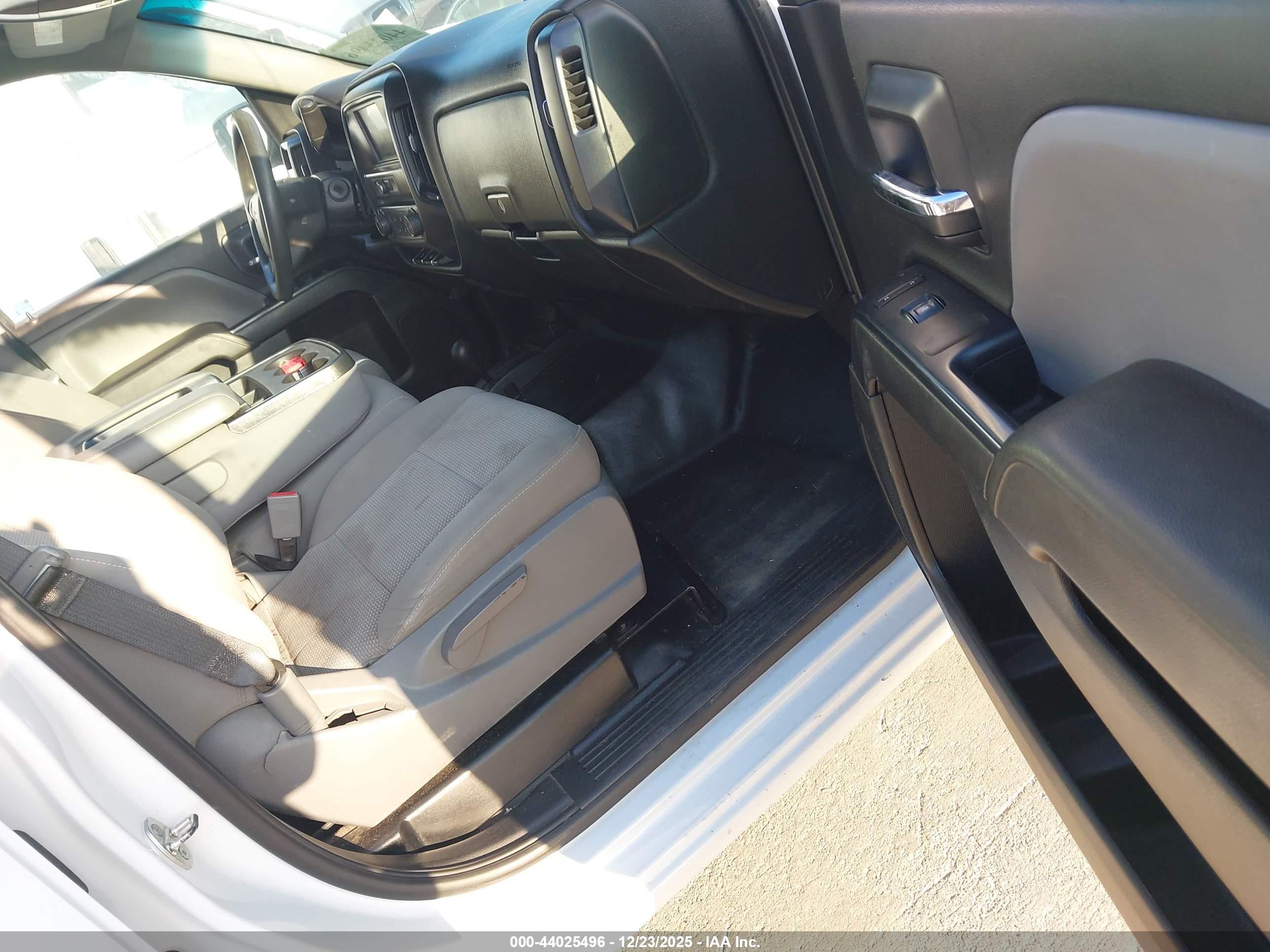 CHEVROLET SILVERADO image 5