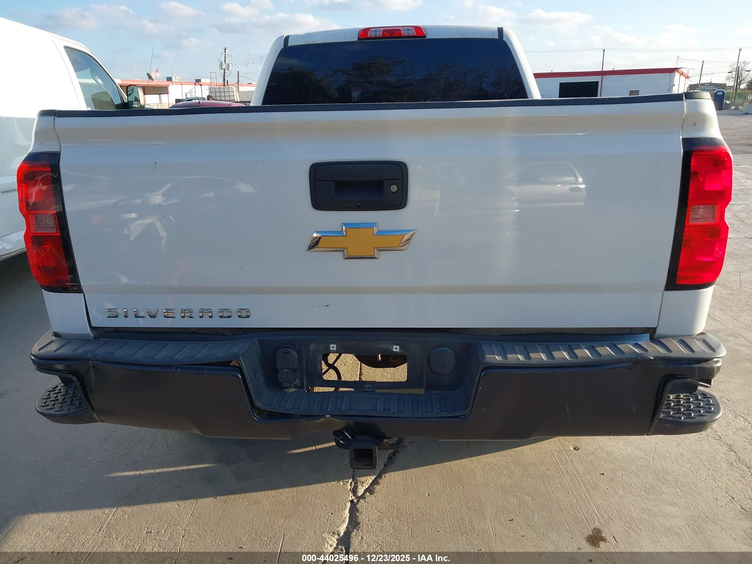 CHEVROLET SILVERADO image 6
