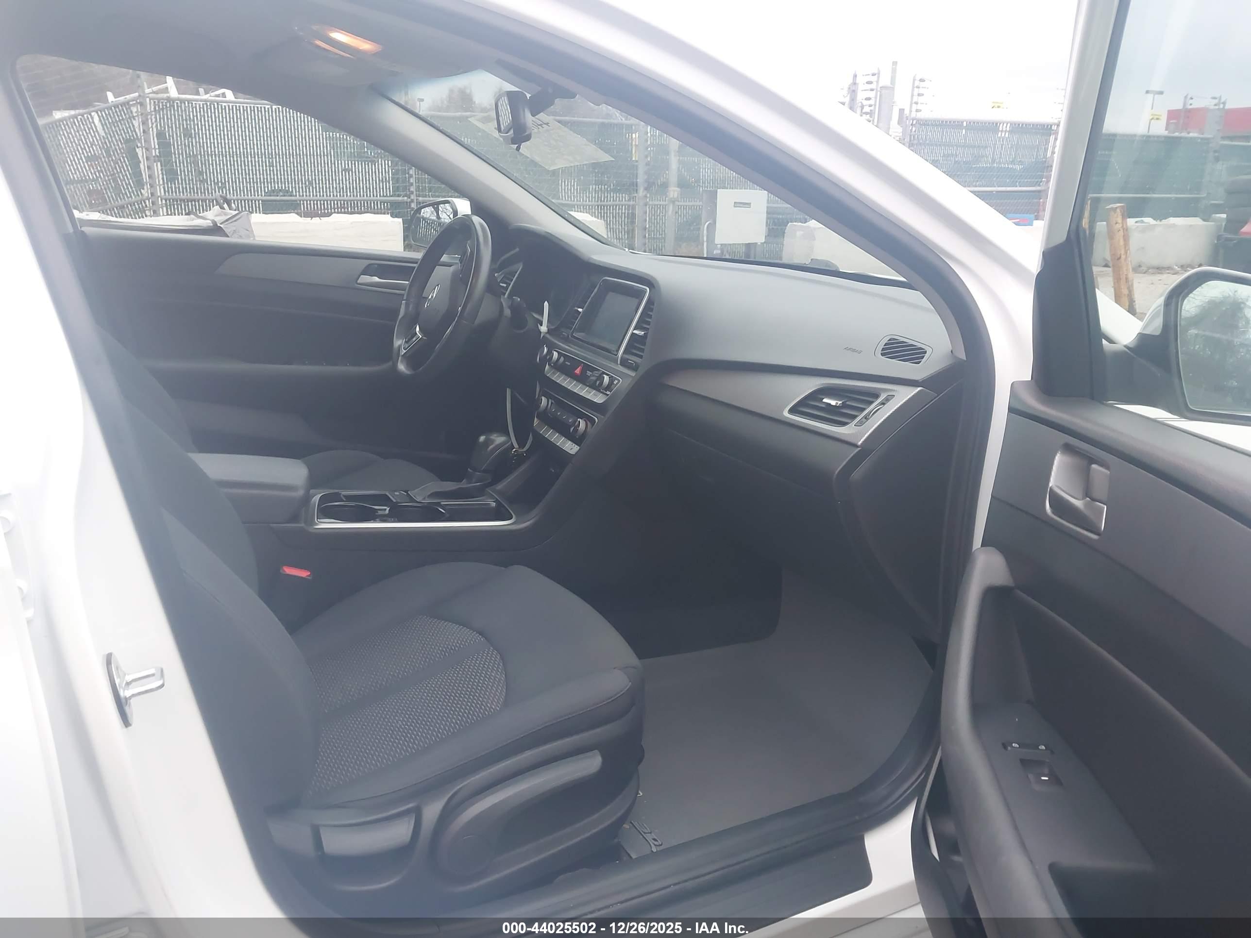 HYUNDAI SONATA image 5