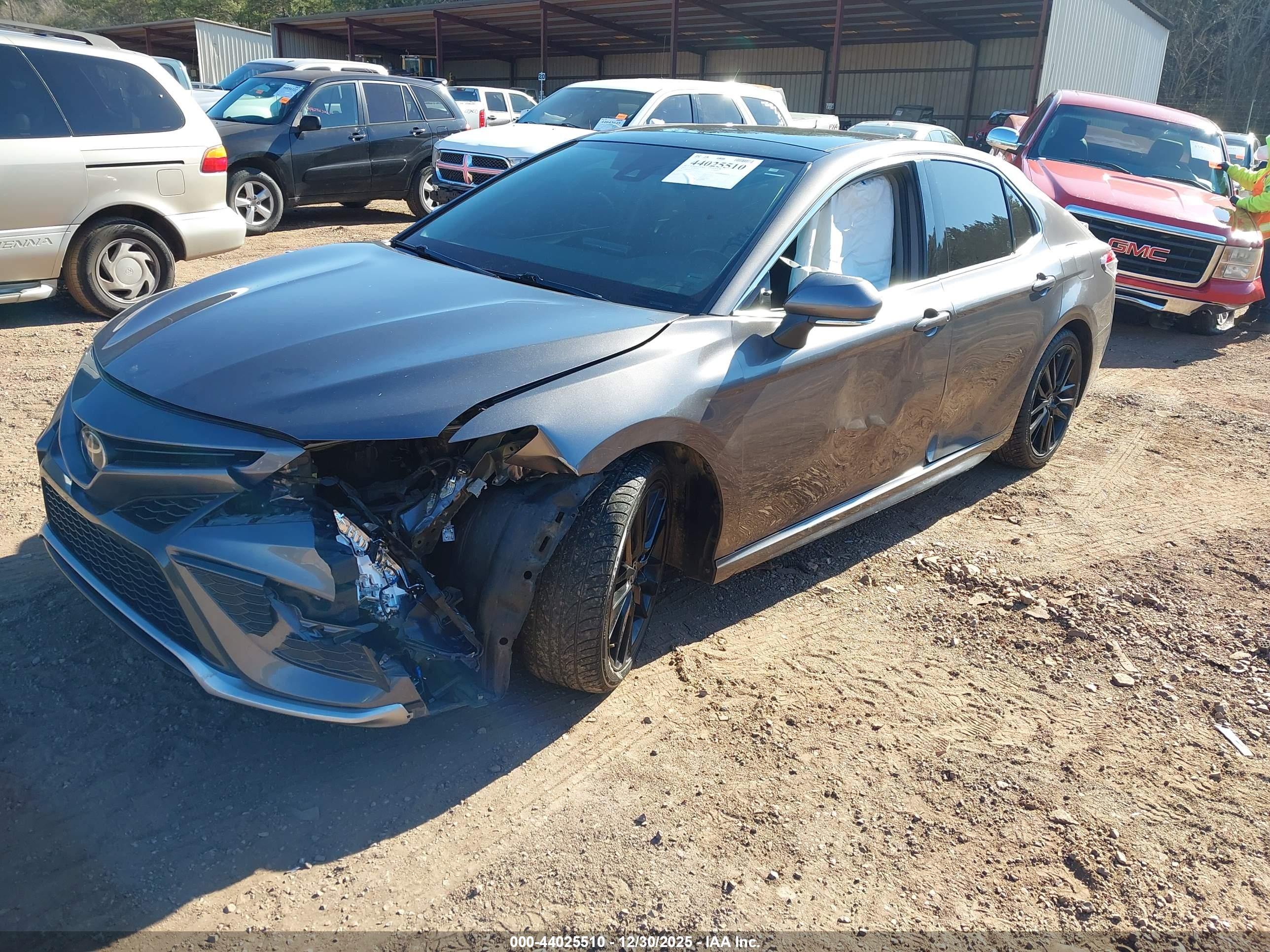 TOYOTA CAMRY image 2