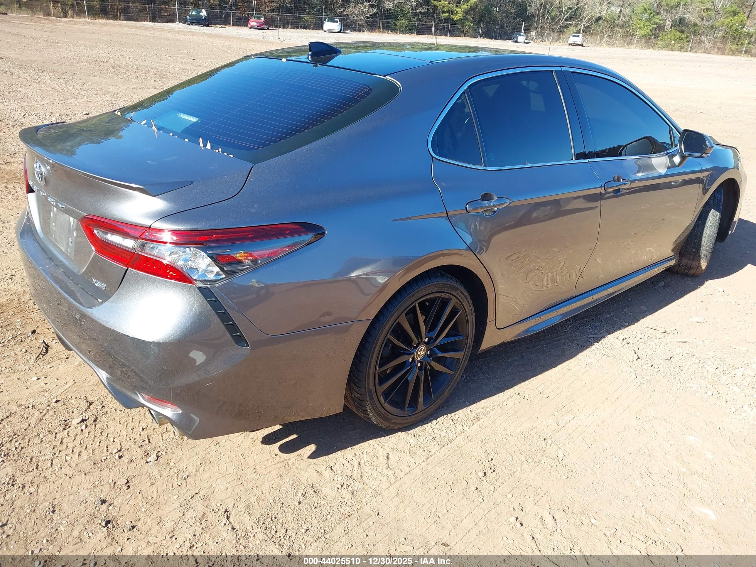 TOYOTA CAMRY image 4