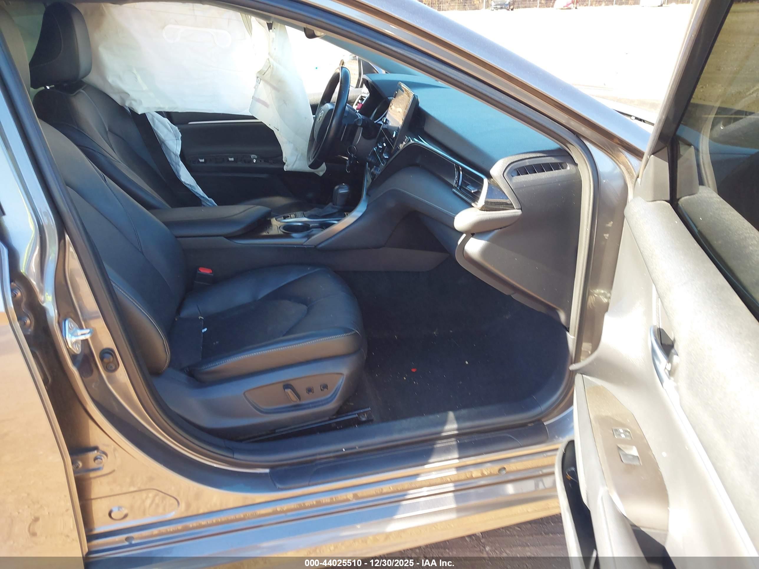 TOYOTA CAMRY image 5