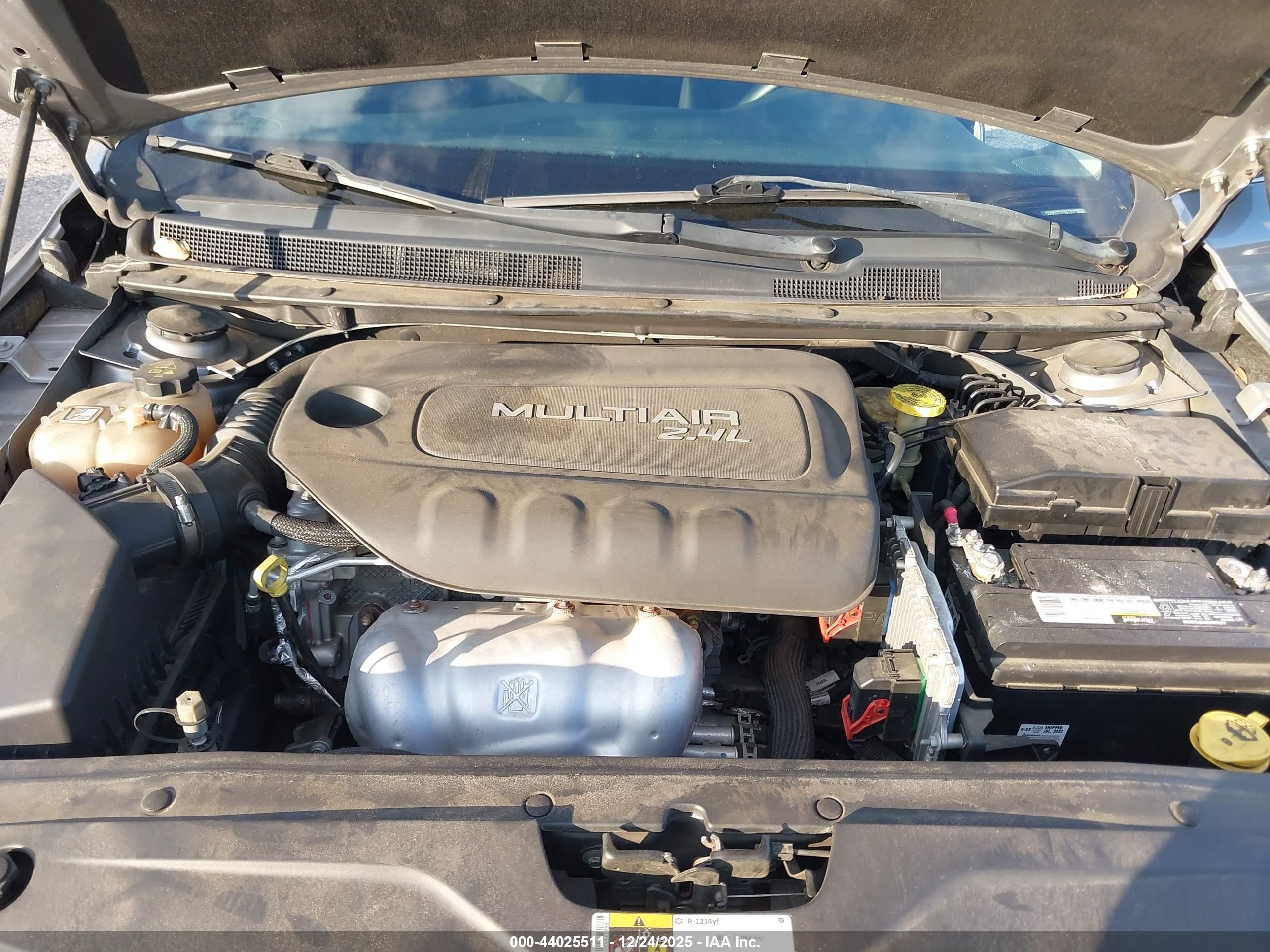 CHRYSLER 200 image 10