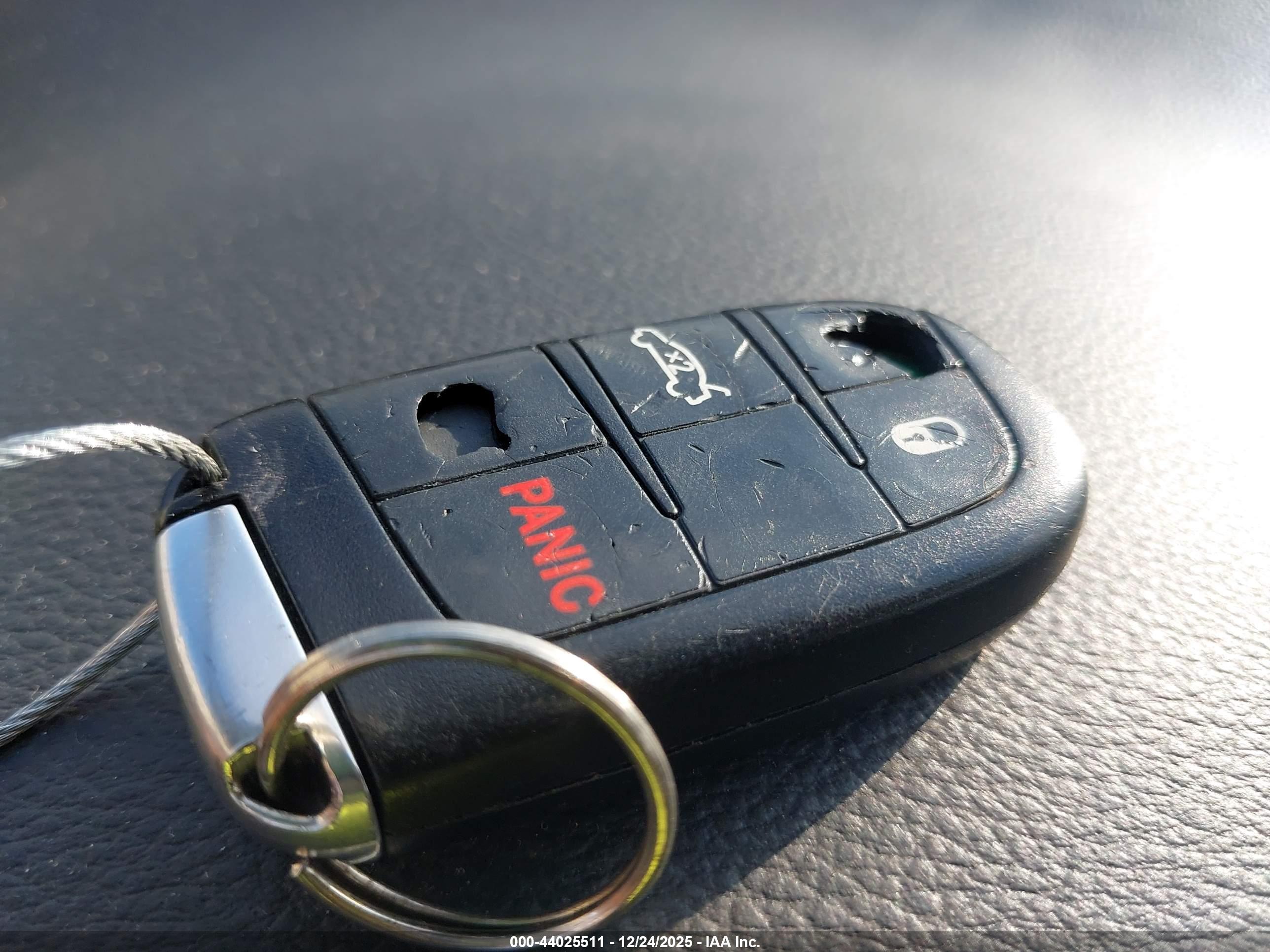 CHRYSLER 200 image 11