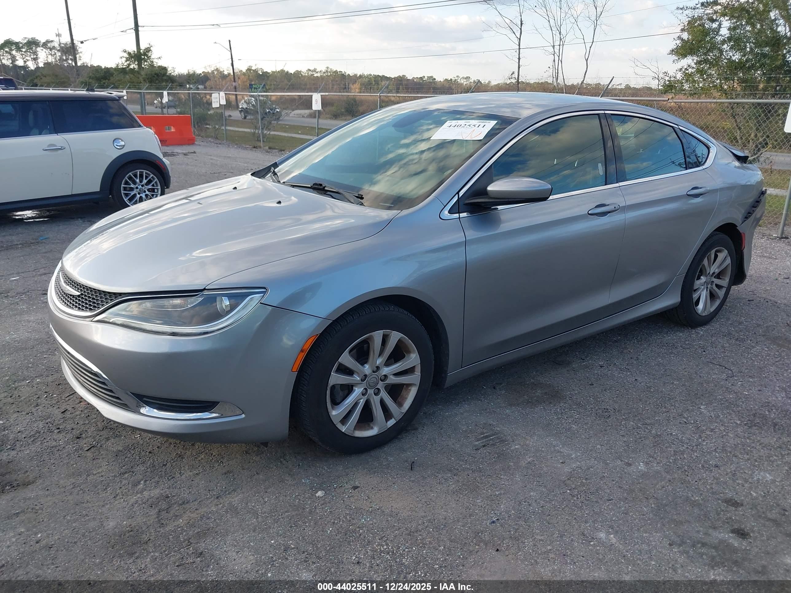 CHRYSLER 200 image 2