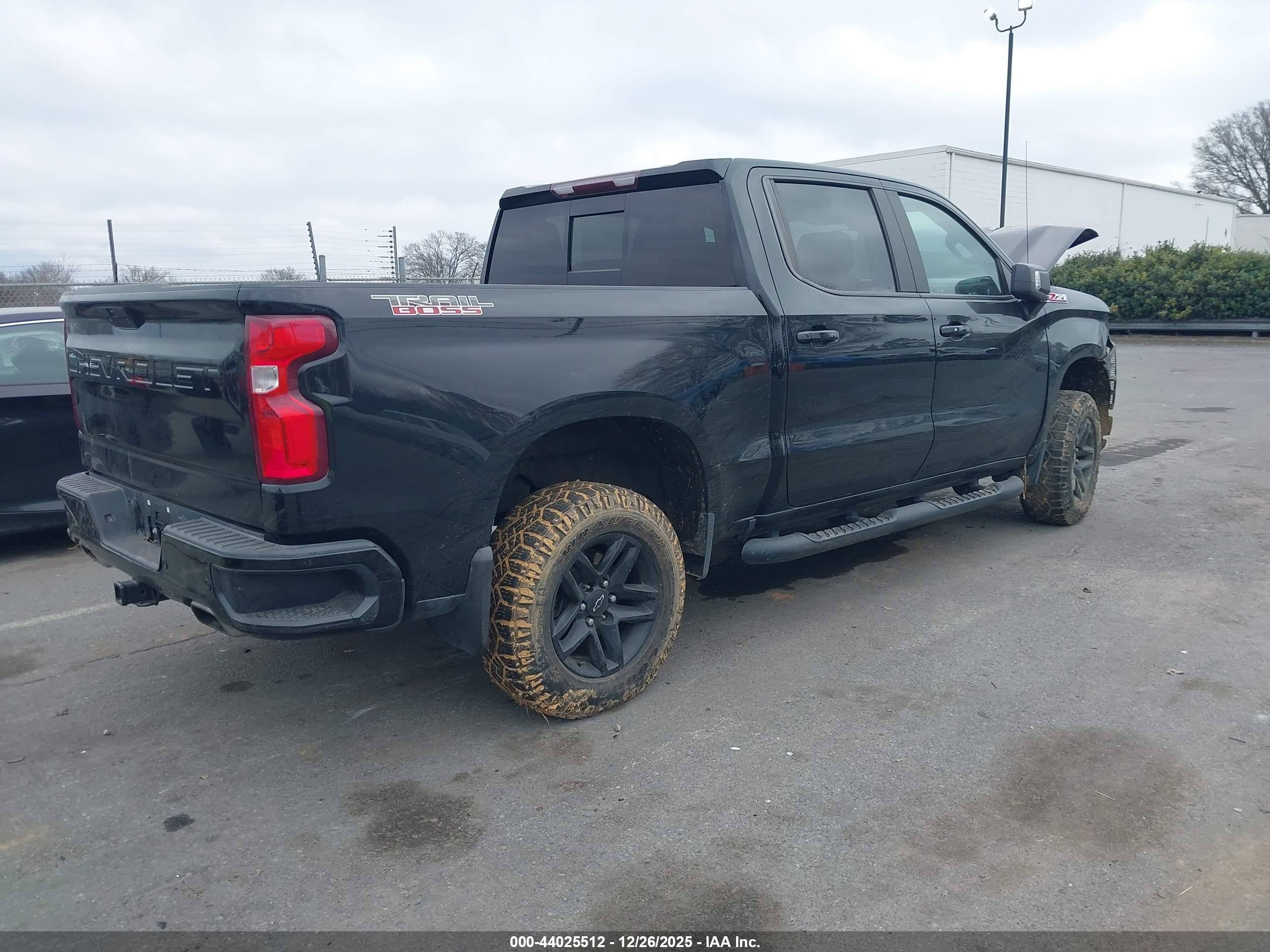 CHEVROLET SILVERADO image 4