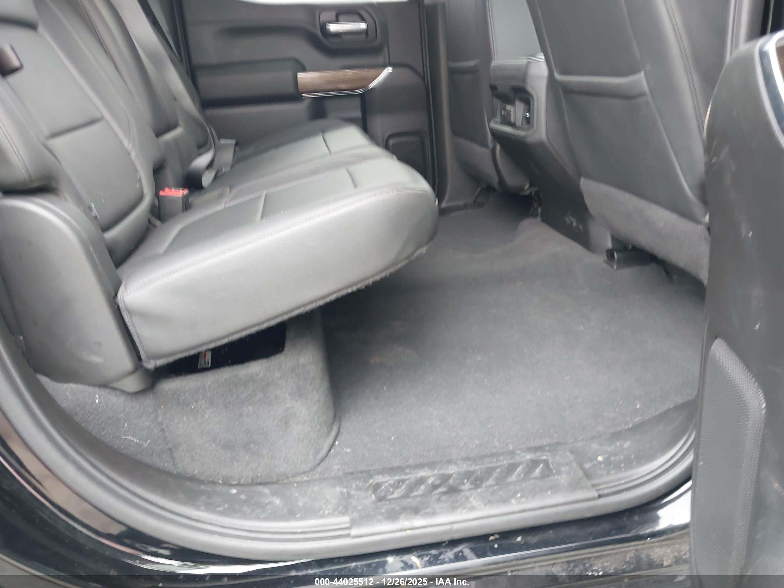 CHEVROLET SILVERADO image 8
