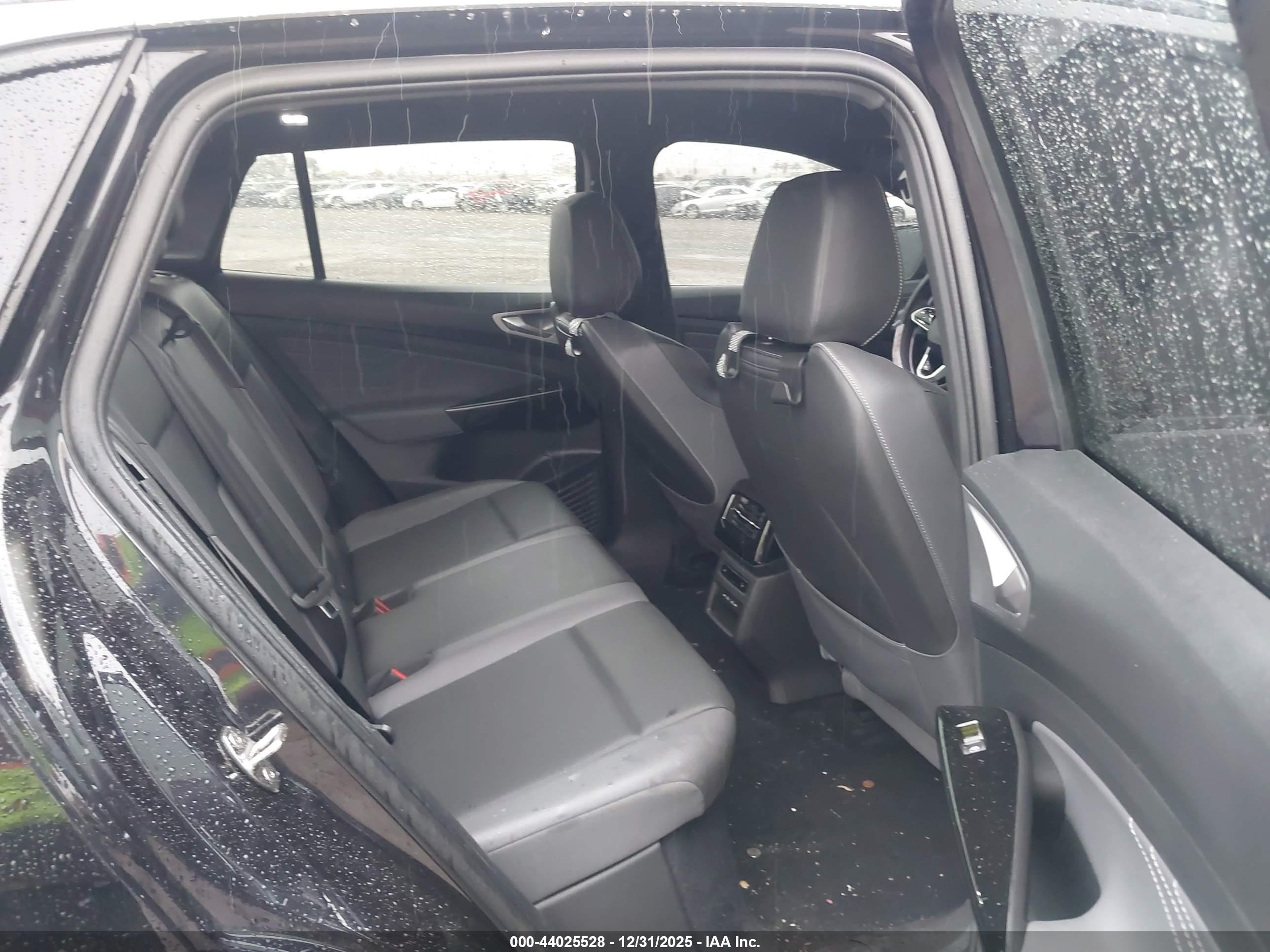 VOLKSWAGEN ID.4 image 8