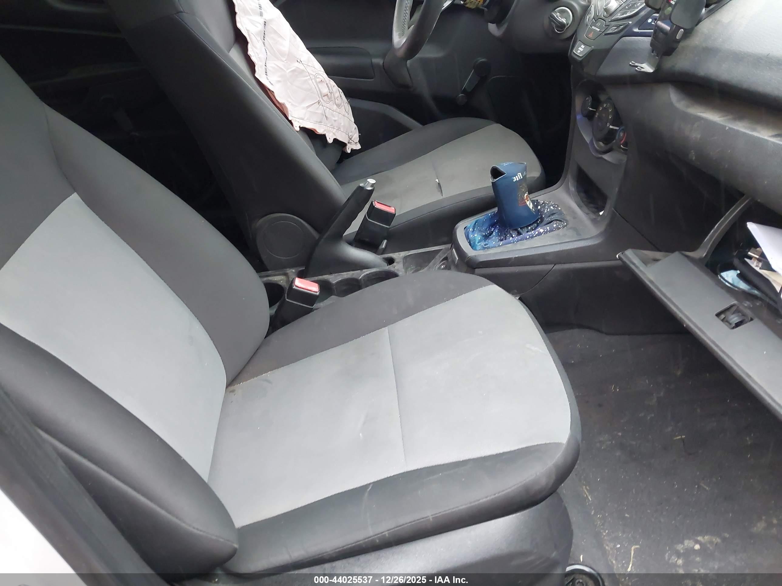 FORD FIESTA image 5