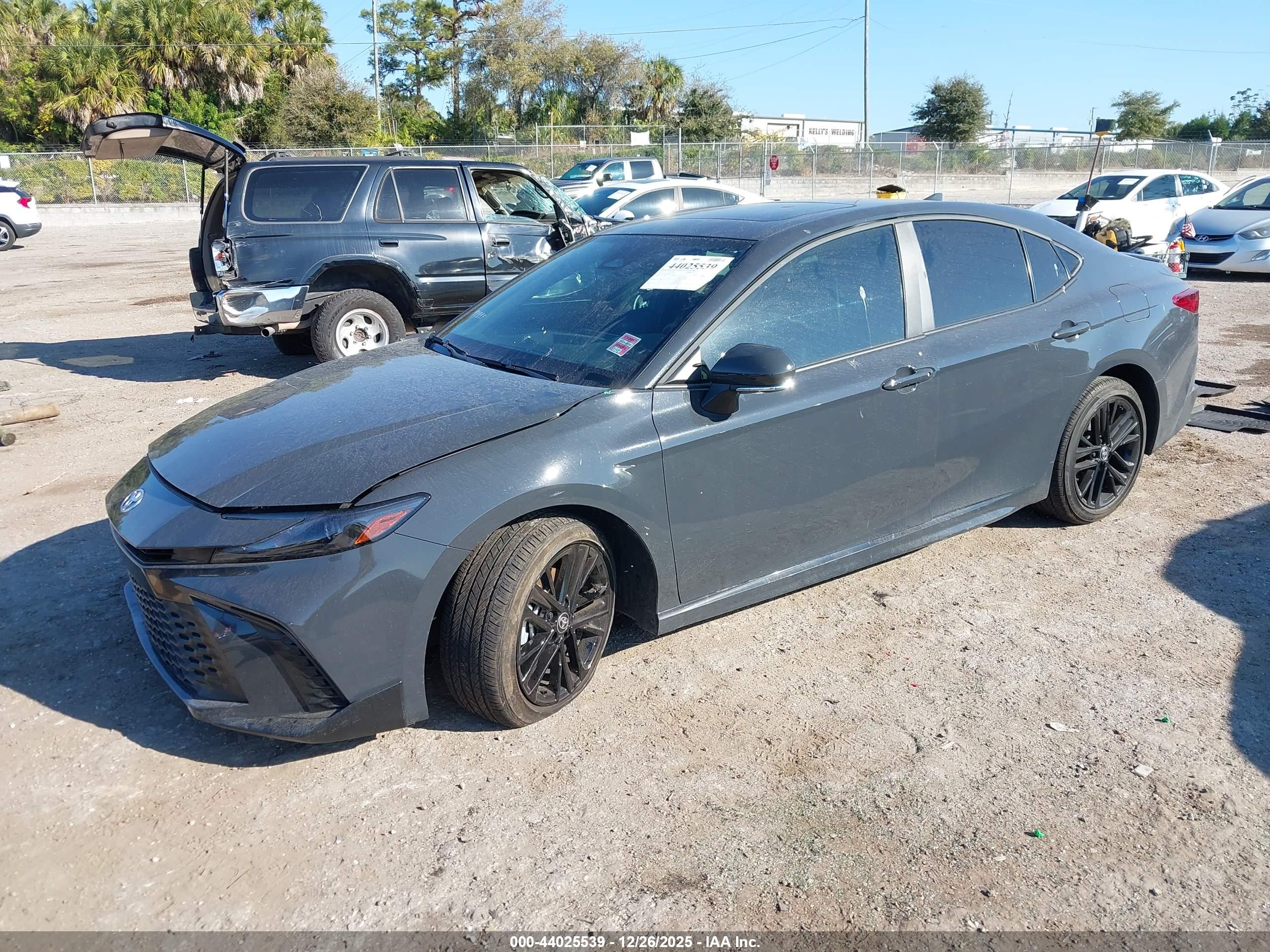 TOYOTA CAMRY image 2