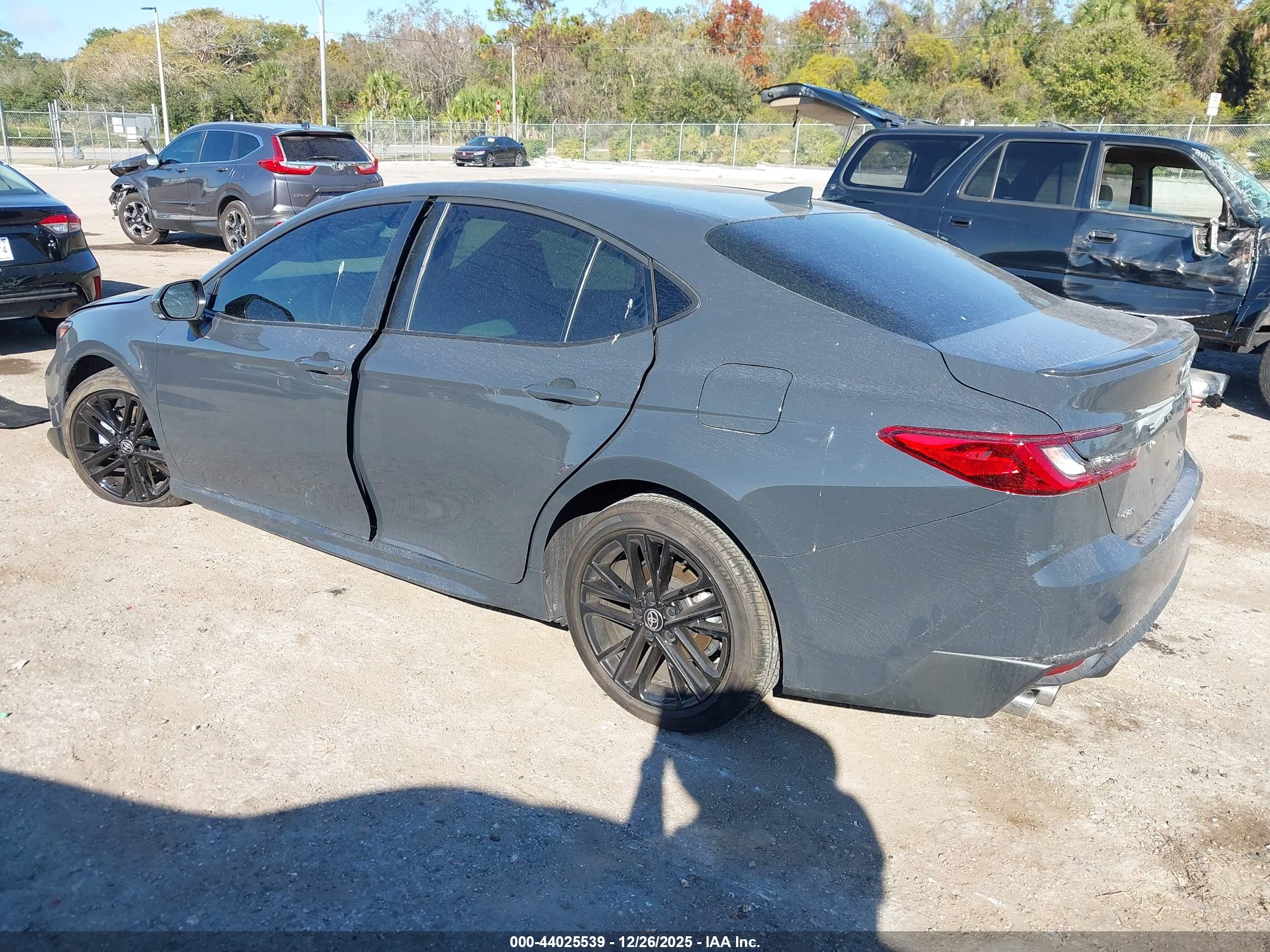 TOYOTA CAMRY image 3
