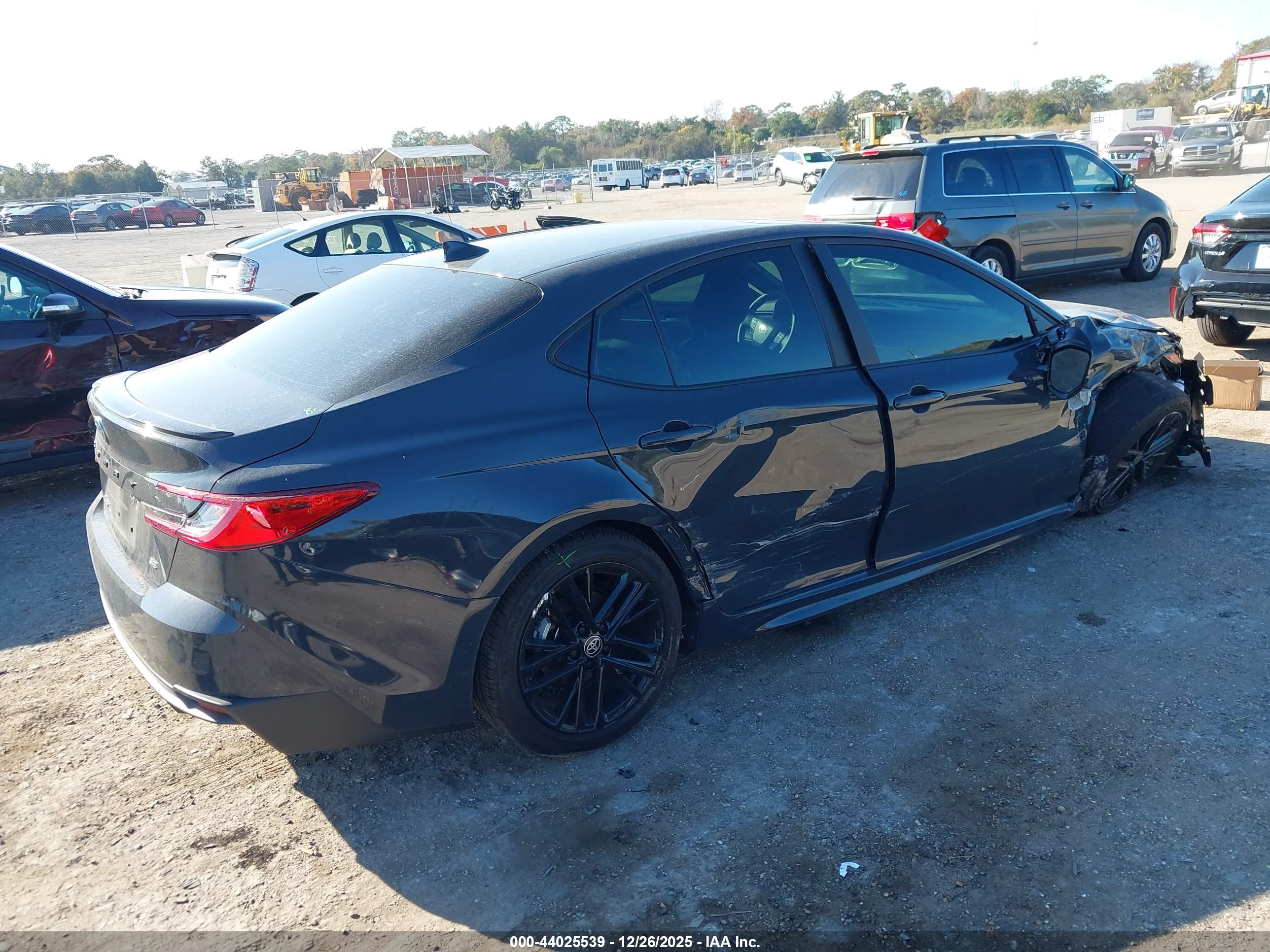 TOYOTA CAMRY image 4