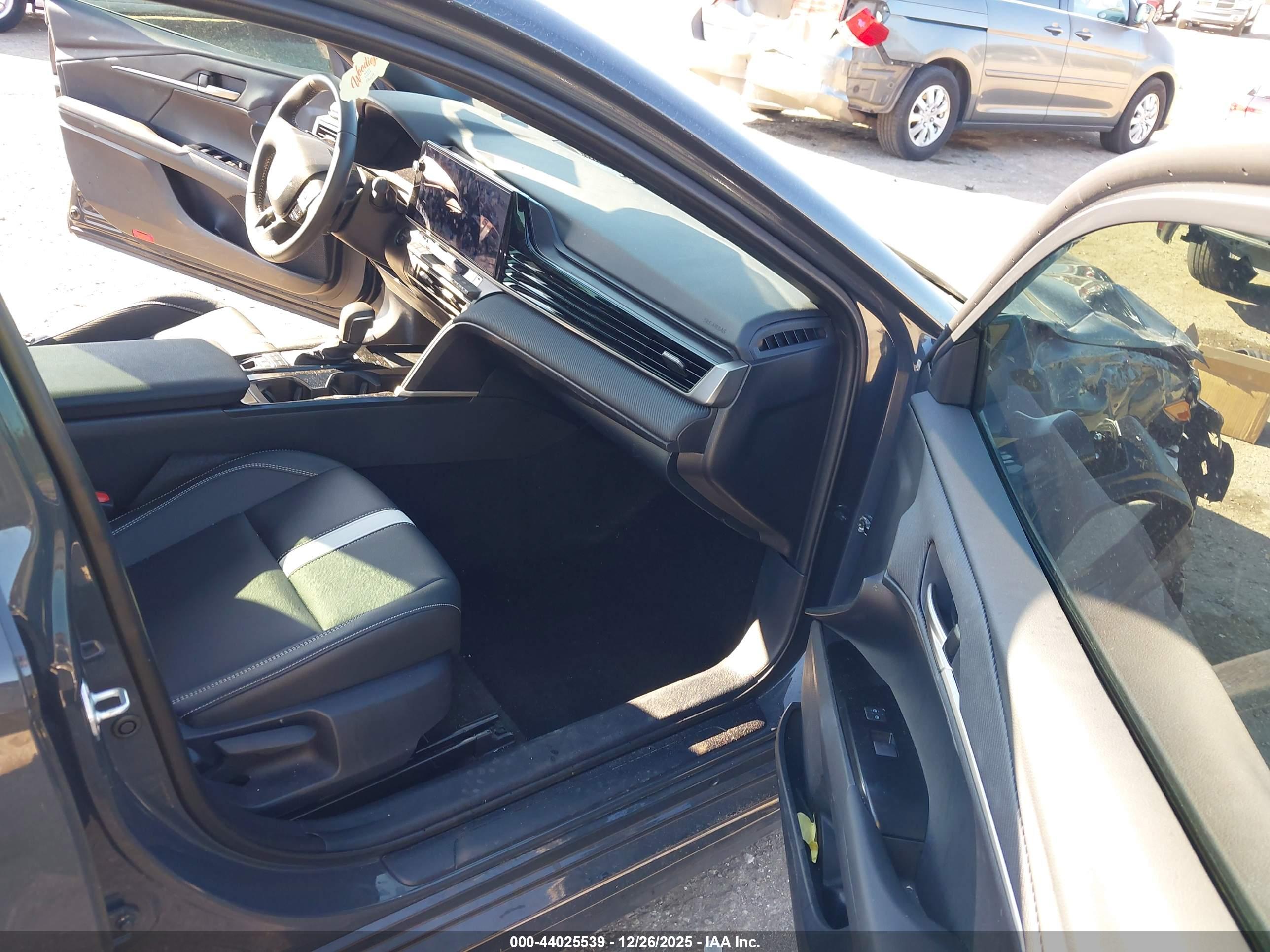 TOYOTA CAMRY image 5