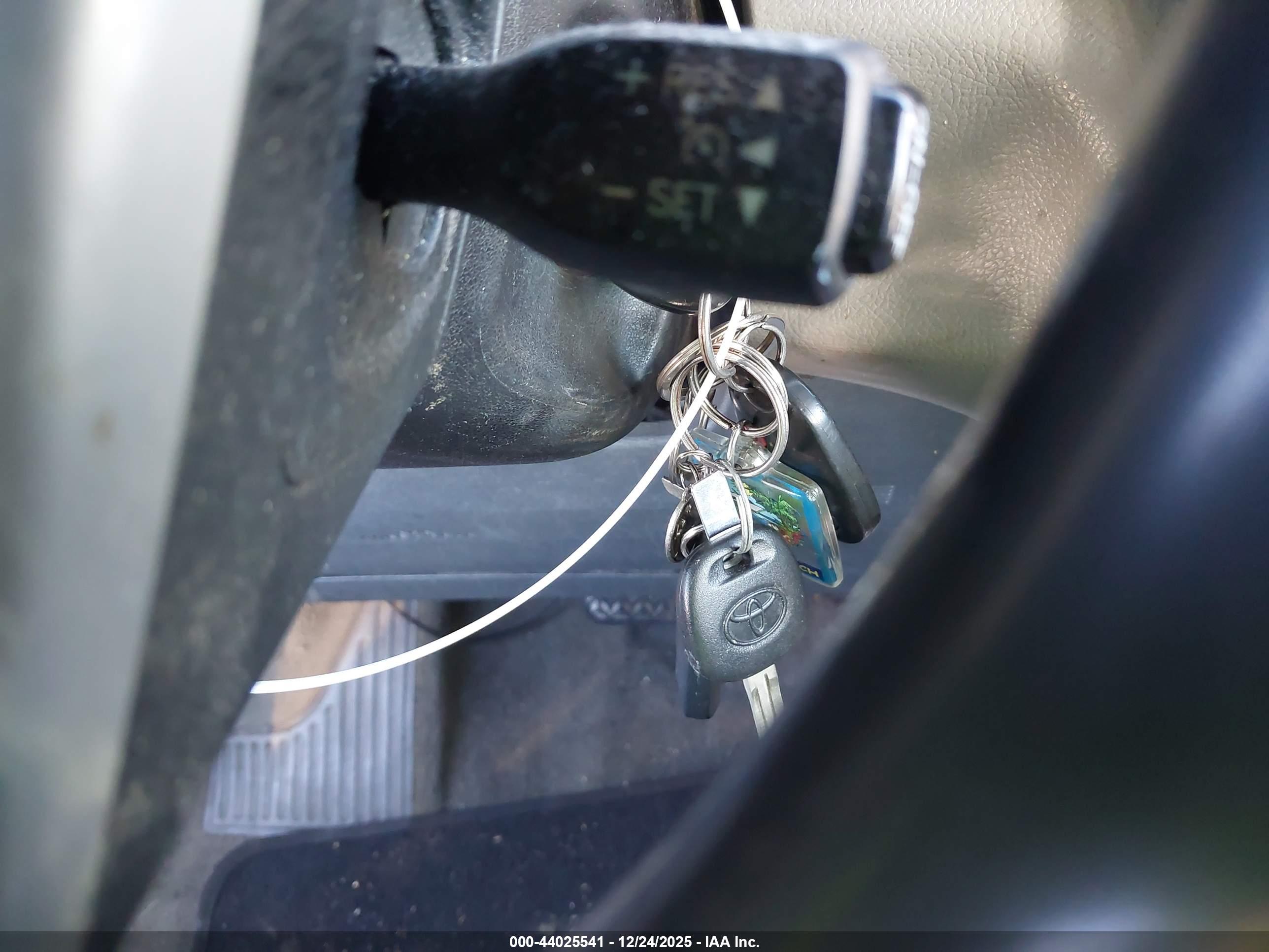 TOYOTA SIENNA image 11