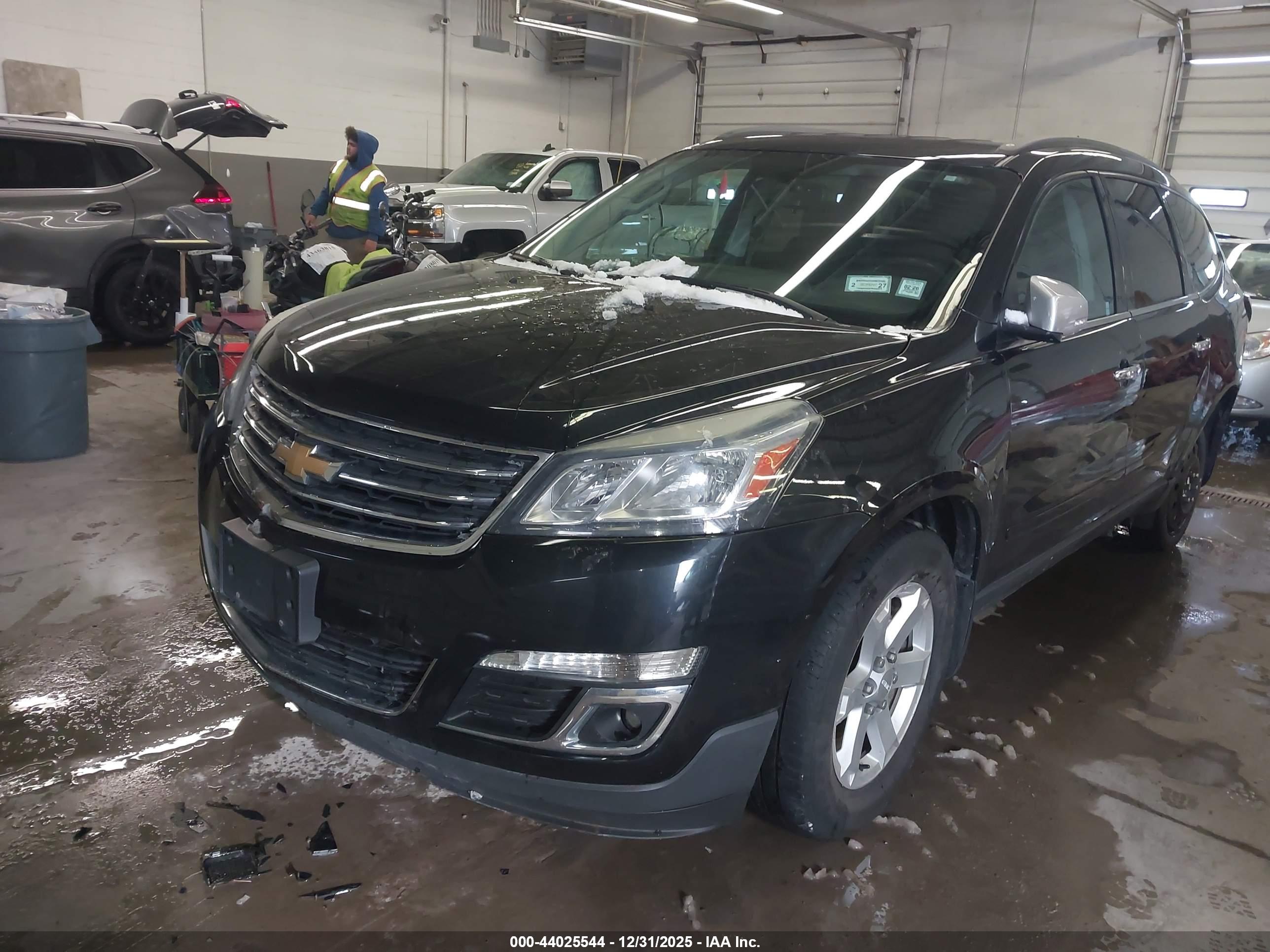 CHEVROLET TRAVERSE image 2