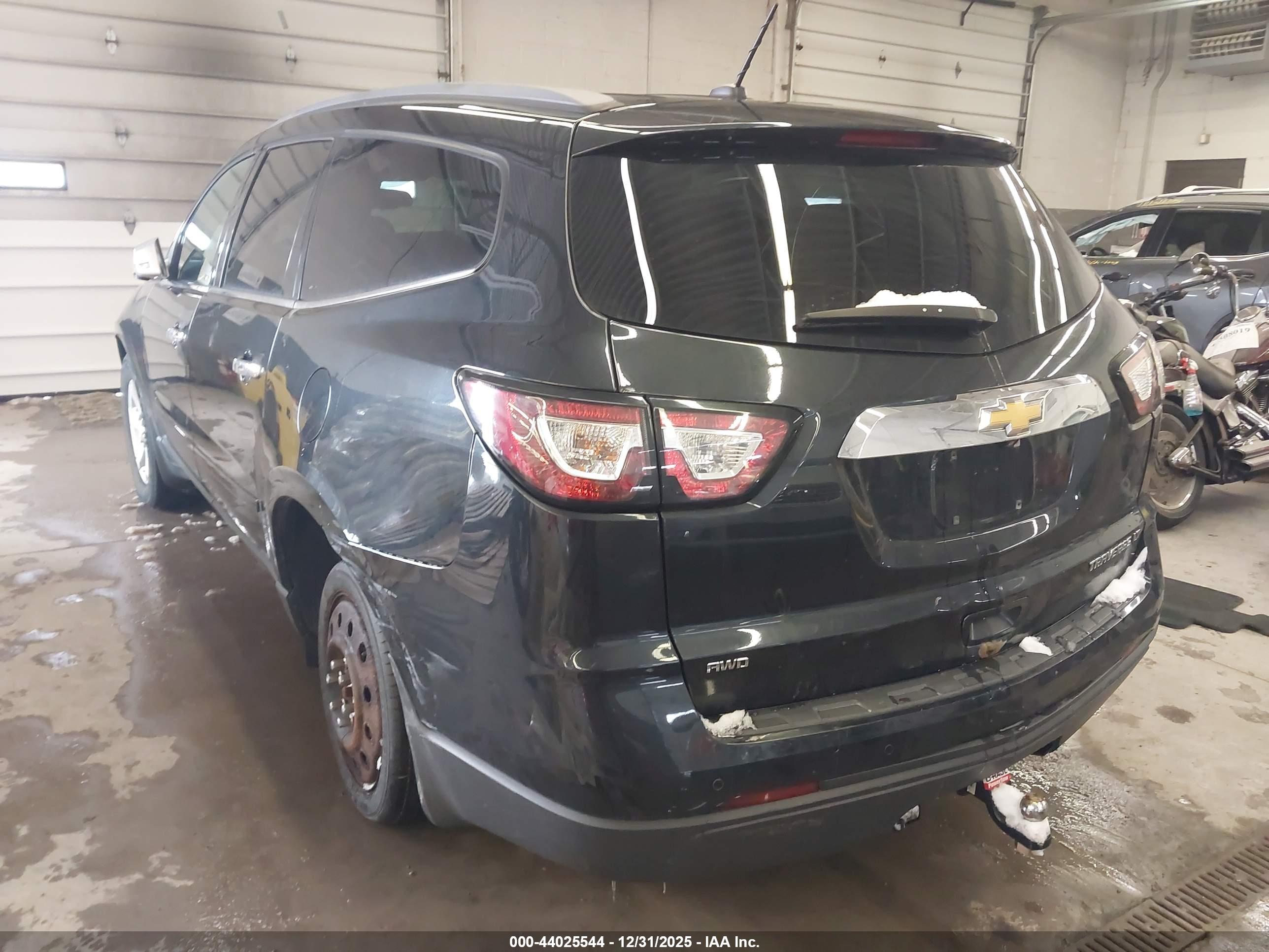 CHEVROLET TRAVERSE image 3