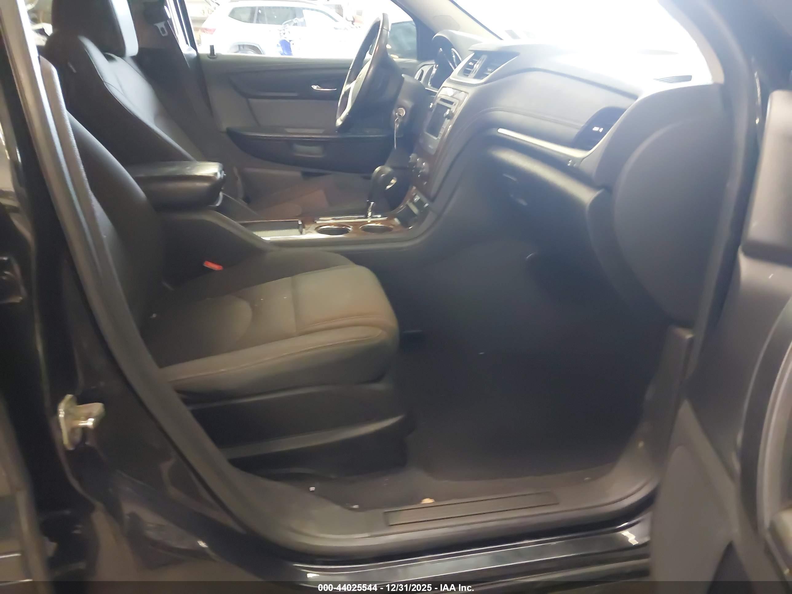 CHEVROLET TRAVERSE image 5