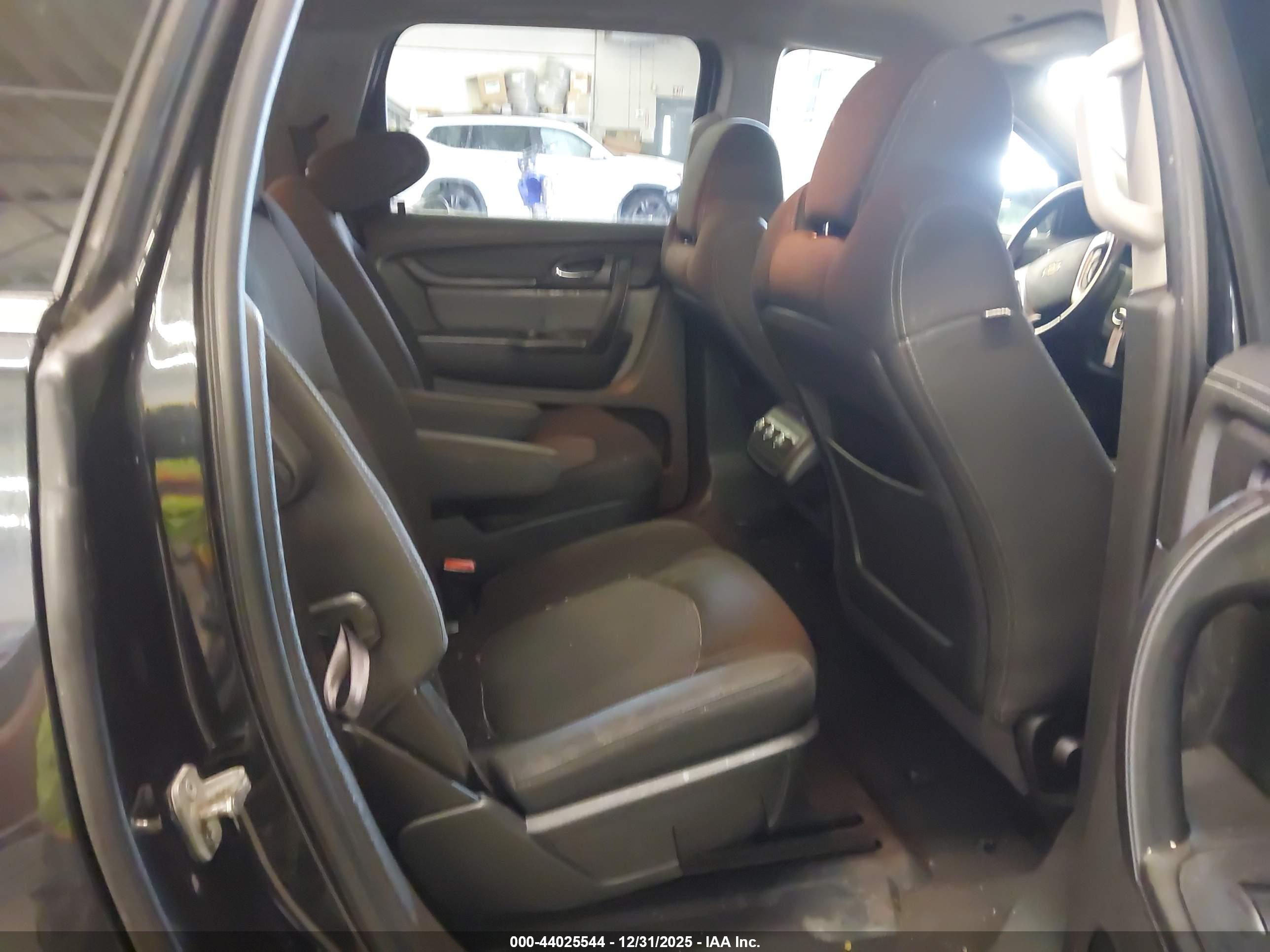 CHEVROLET TRAVERSE image 8