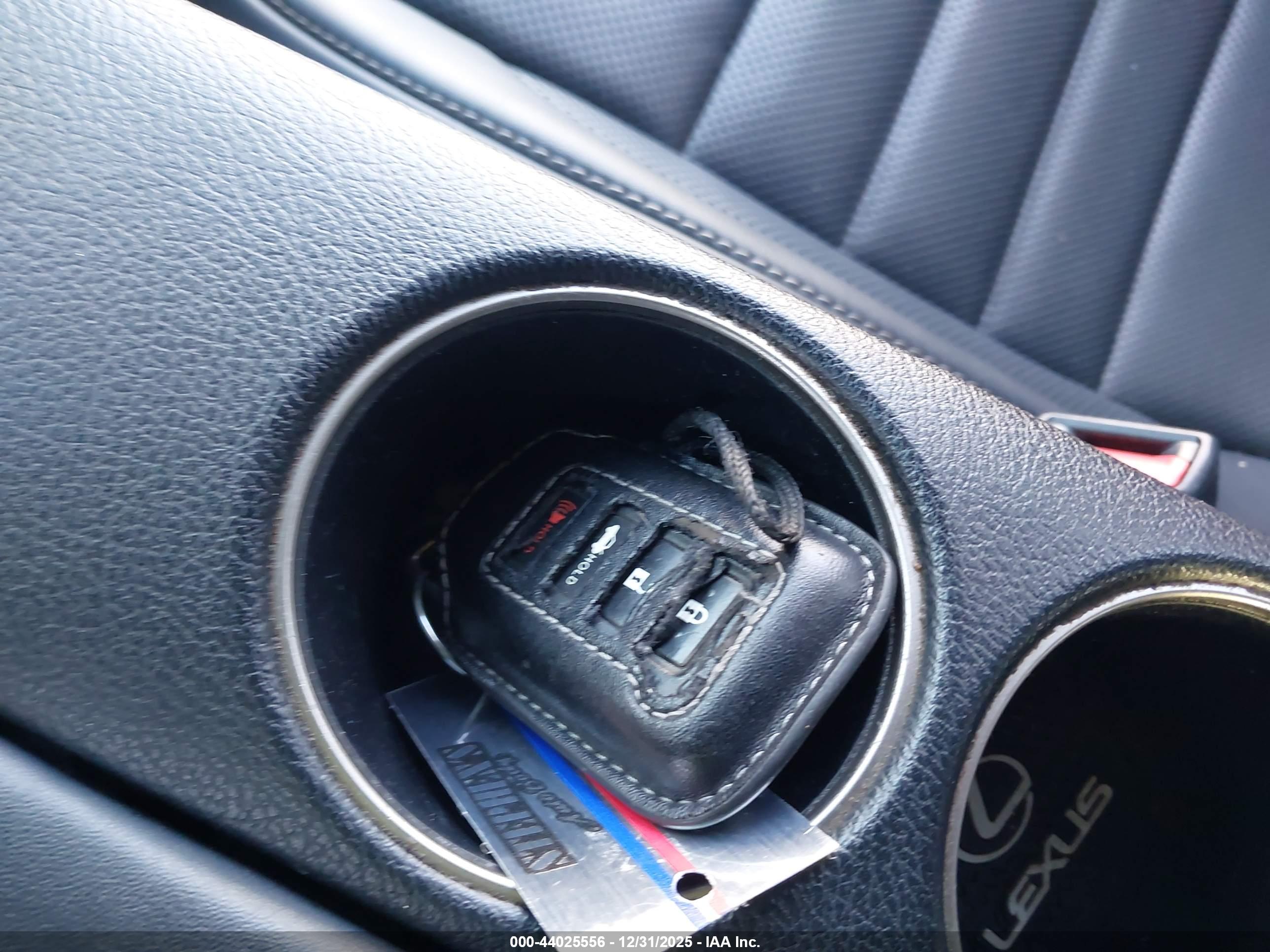 LEXUS IS image 11