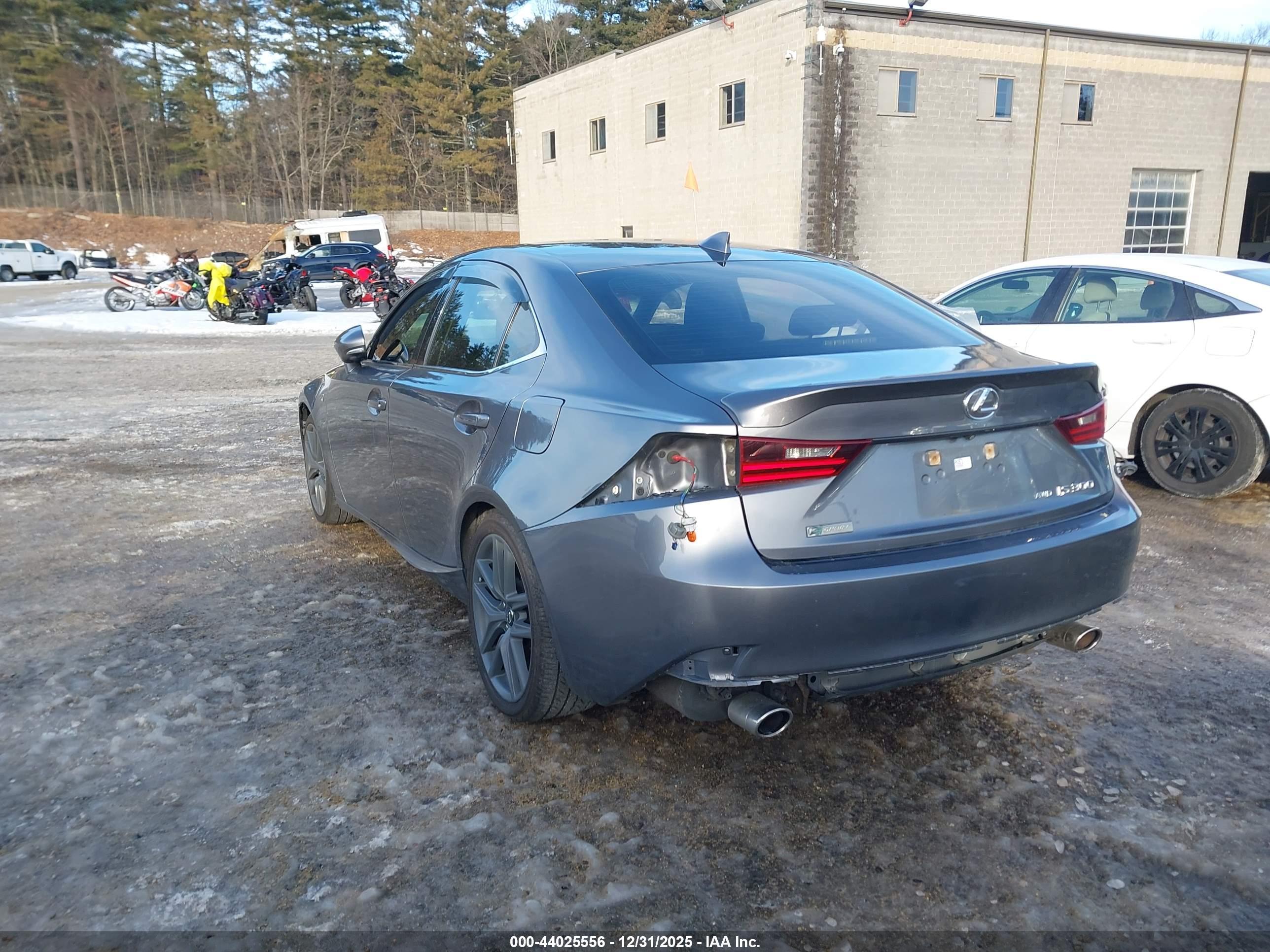 LEXUS IS image 3